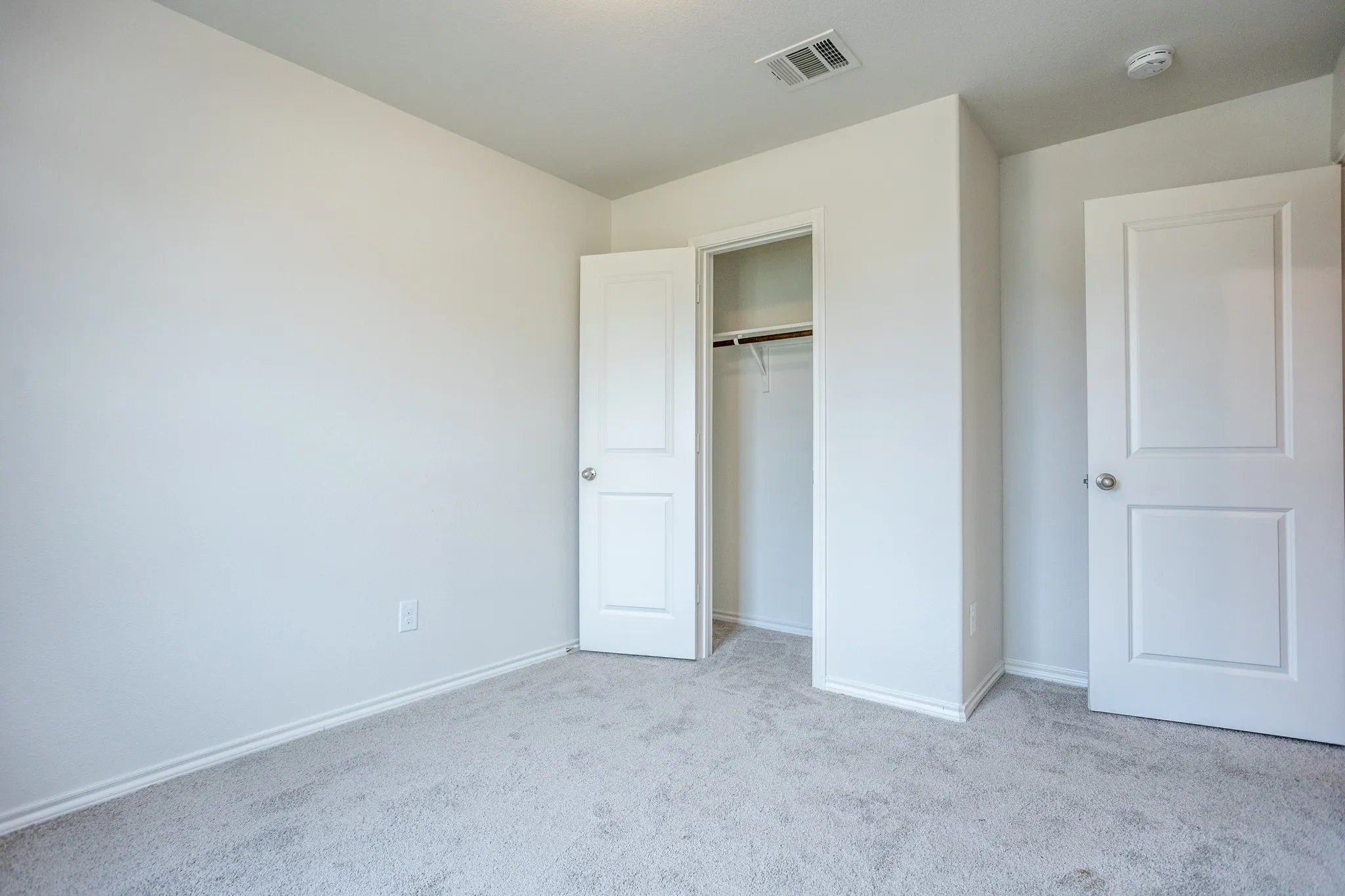 Single Family Residence For Sale in Denton County , 709 Alton Drive, Aubrey, Texas 76227, 3 Bedroom, 2 Bathroom, 2 Garage spaces, 1,258 Sqft, built in 2019, mls#21335790, Real Estate Agent in Aubrey, Homes For Sale in Denton county, Homes For Sale in Aubrey, Realtor in Aubrey Texas, Real Estate Brokerage Independent Realty Texas, Luminita Cordes Realtor