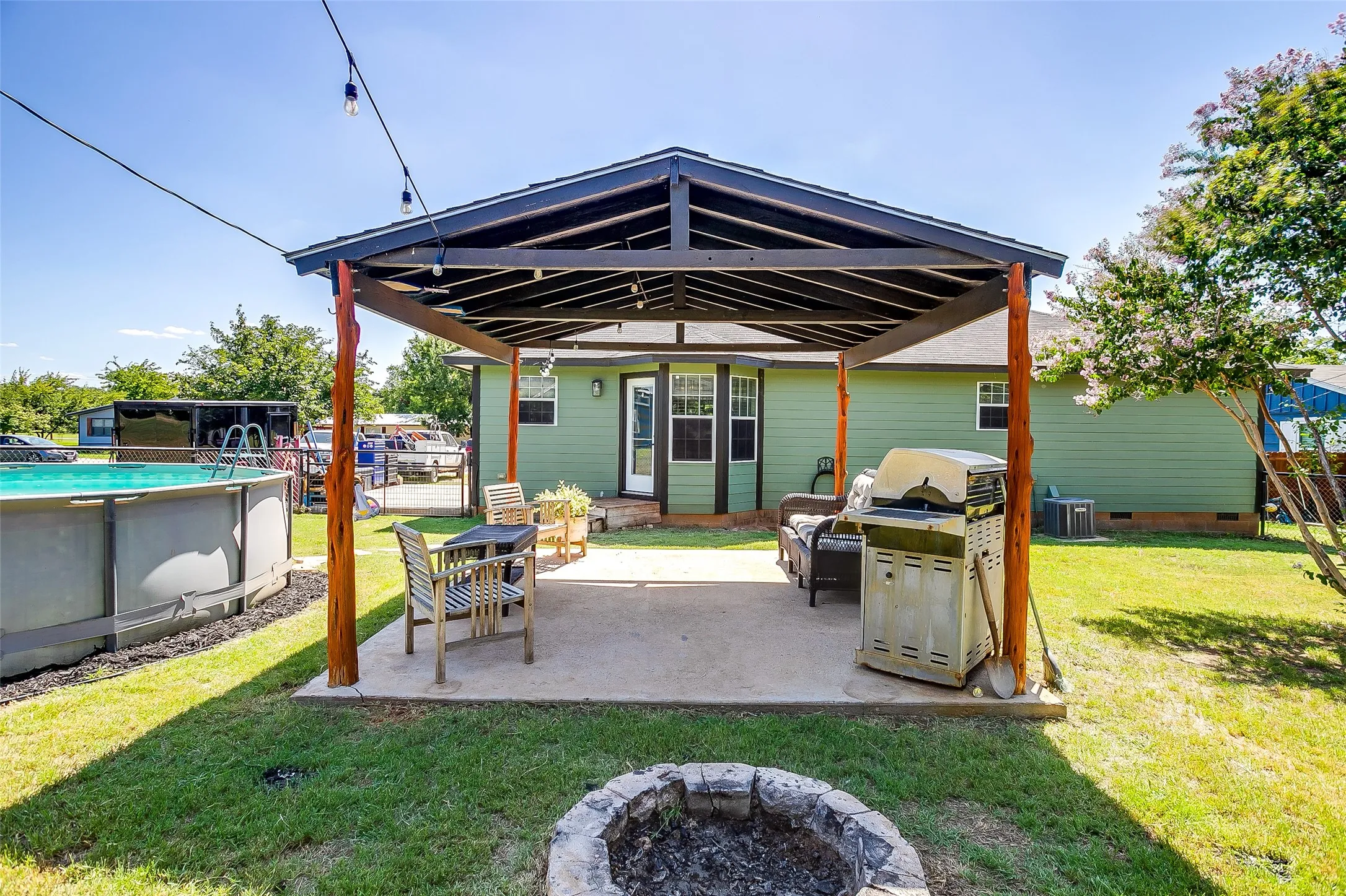 Single Family Residence For Sale in Hood County , 6605 Six J Court, Granbury, Texas 76049, 3 Bedroom, 2 Bathroom, Garage spaces, 1,173 Sqft, built in 2006, mls#21335817, Real Estate Agent in Granbury, Homes For Sale in Hood county, Homes For Sale in Granbury, Realtor in Granbury Texas, Real Estate Brokerage Independent Realty Texas, Luminita Cordes Realtor