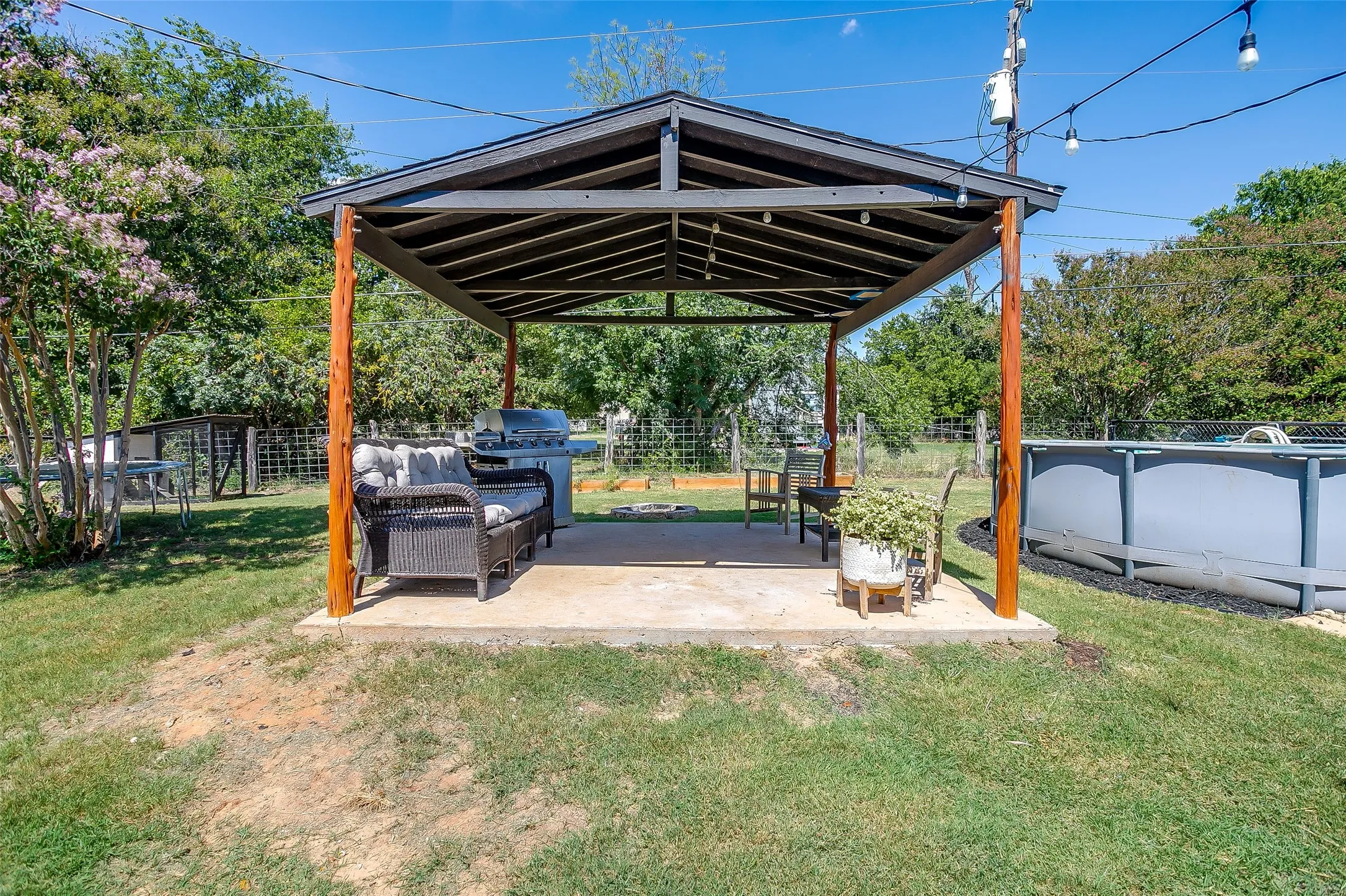 Single Family Residence For Sale in Hood County , 6605 Six J Court, Granbury, Texas 76049, 3 Bedroom, 2 Bathroom, Garage spaces, 1,173 Sqft, built in 2006, mls#21335817, Real Estate Agent in Granbury, Homes For Sale in Hood county, Homes For Sale in Granbury, Realtor in Granbury Texas, Real Estate Brokerage Independent Realty Texas, Luminita Cordes Realtor