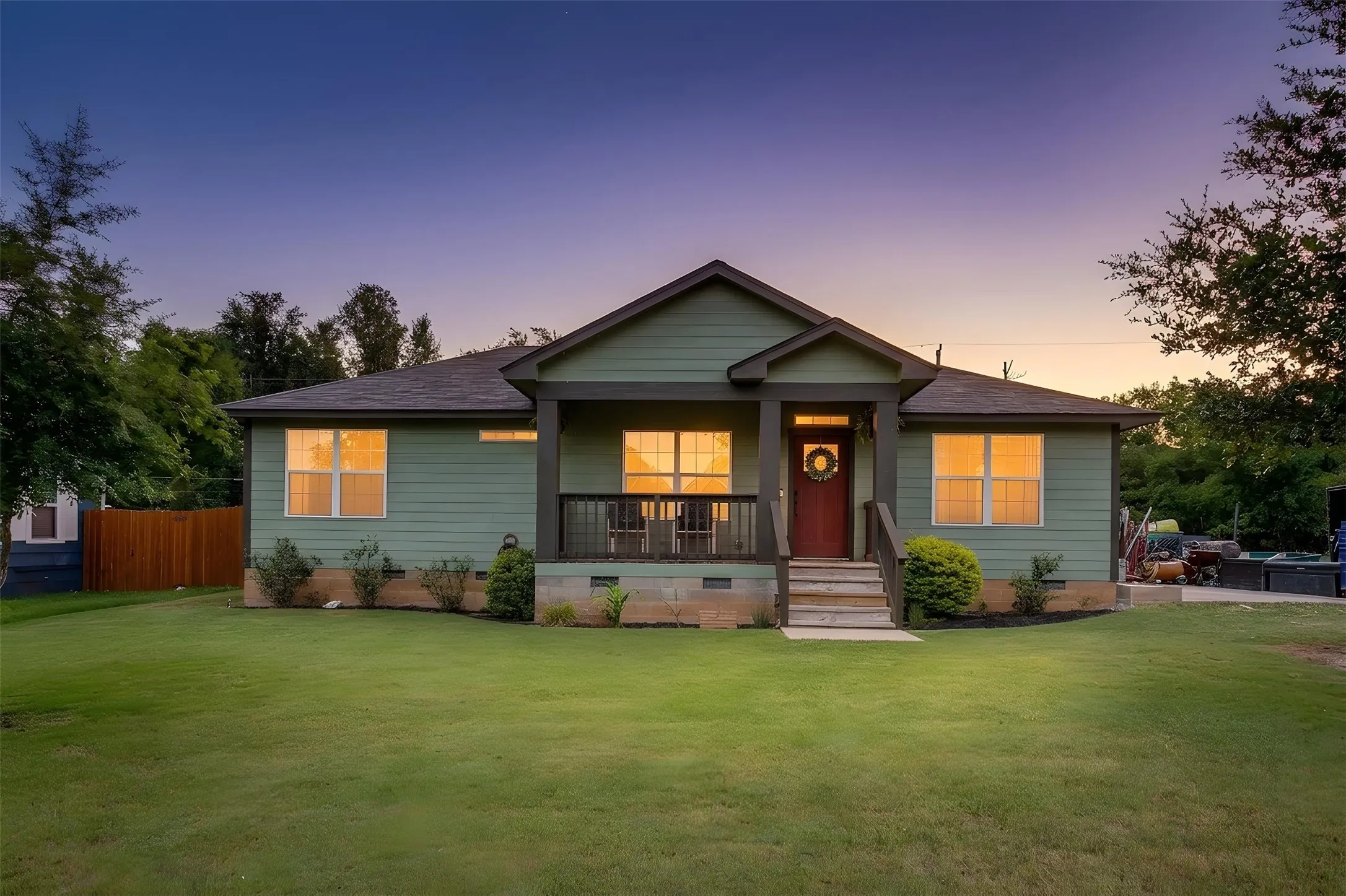 Single Family Residence For Sale in Hood County , 6605 Six J Court, Granbury, Texas 76049, 3 Bedroom, 2 Bathroom, Garage spaces, 1,173 Sqft, built in 2006, mls#21335817, Real Estate Agent in Granbury, Homes For Sale in Hood county, Homes For Sale in Granbury, Realtor in Granbury Texas, Real Estate Brokerage Independent Realty Texas, Luminita Cordes Realtor