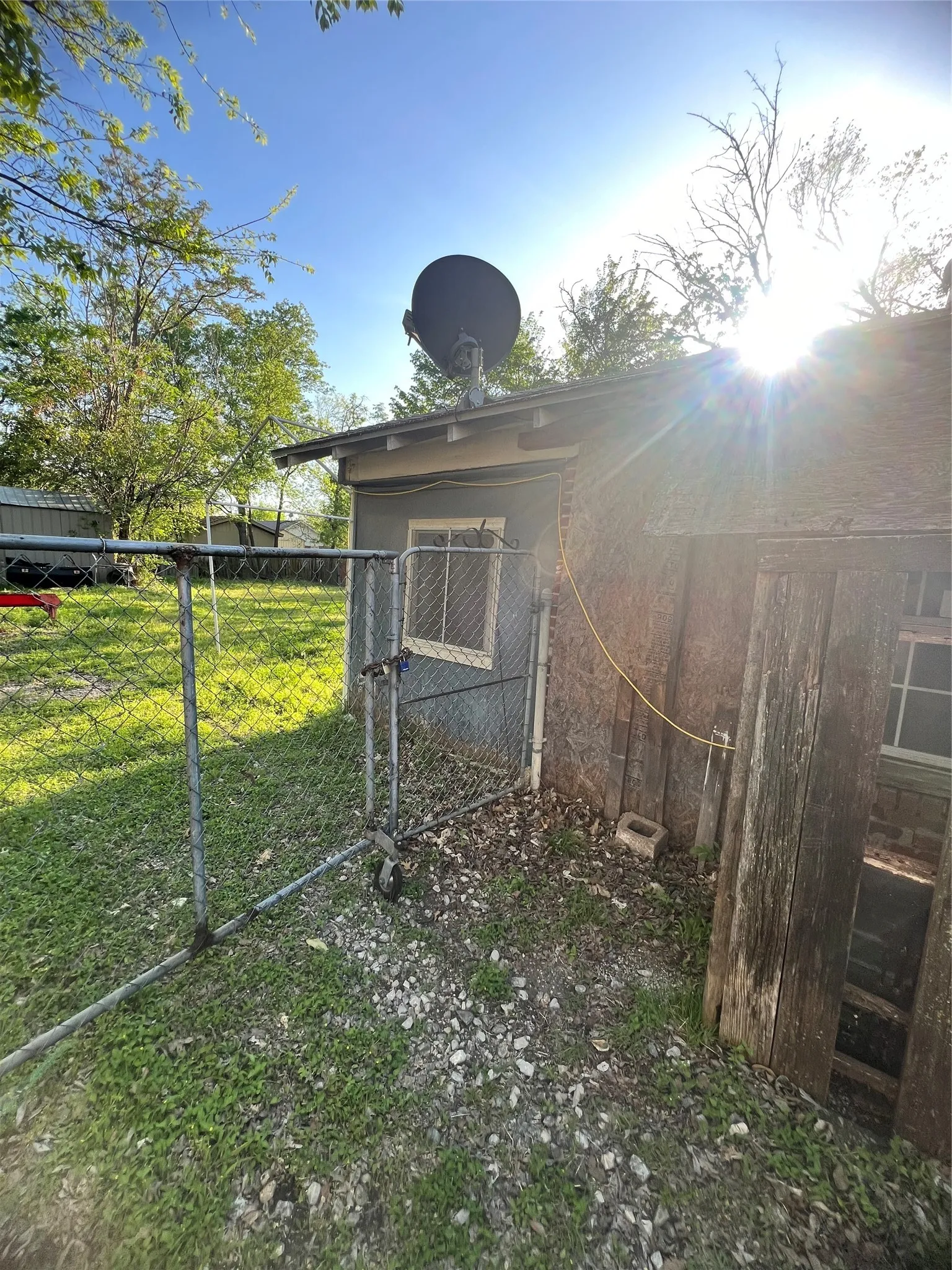 Single Family Residence For Sale in Tarrant County , 3208 Knox Street, Fort Worth, Texas 76119, 2 Bedroom, 1 Bathroom, Garage spaces, 1,064 Sqft, built in 1930, mls#21335793, Real Estate Agent in Fort Worth, Homes For Sale in Tarrant county, Homes For Sale in Fort Worth, Realtor in Fort Worth Texas, Real Estate Brokerage Independent Realty Texas, Luminita Cordes Realtor