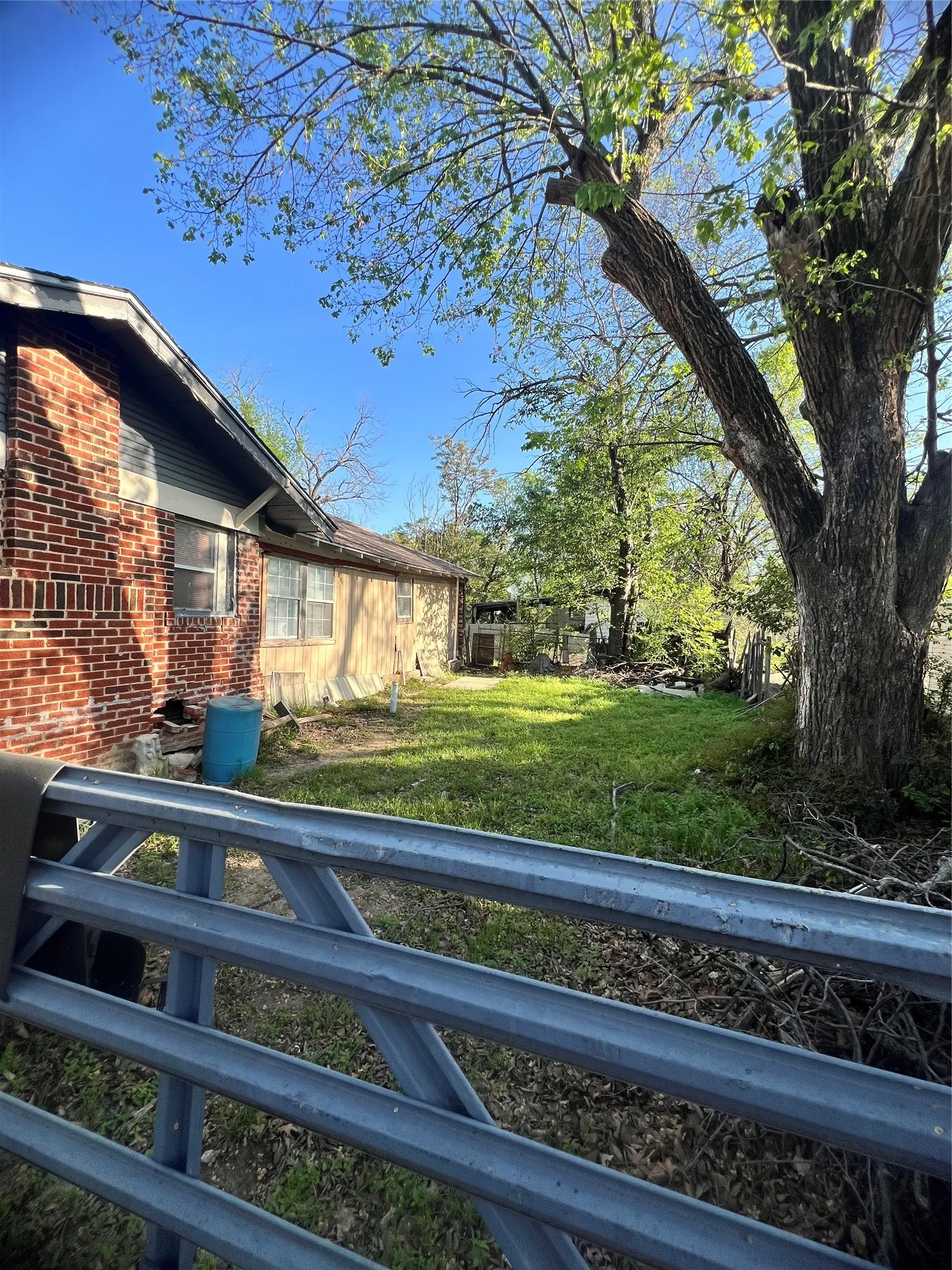 Single Family Residence For Sale in Tarrant County , 3208 Knox Street, Fort Worth, Texas 76119, 2 Bedroom, 1 Bathroom, Garage spaces, 1,064 Sqft, built in 1930, mls#21335793, Real Estate Agent in Fort Worth, Homes For Sale in Tarrant county, Homes For Sale in Fort Worth, Realtor in Fort Worth Texas, Real Estate Brokerage Independent Realty Texas, Luminita Cordes Realtor