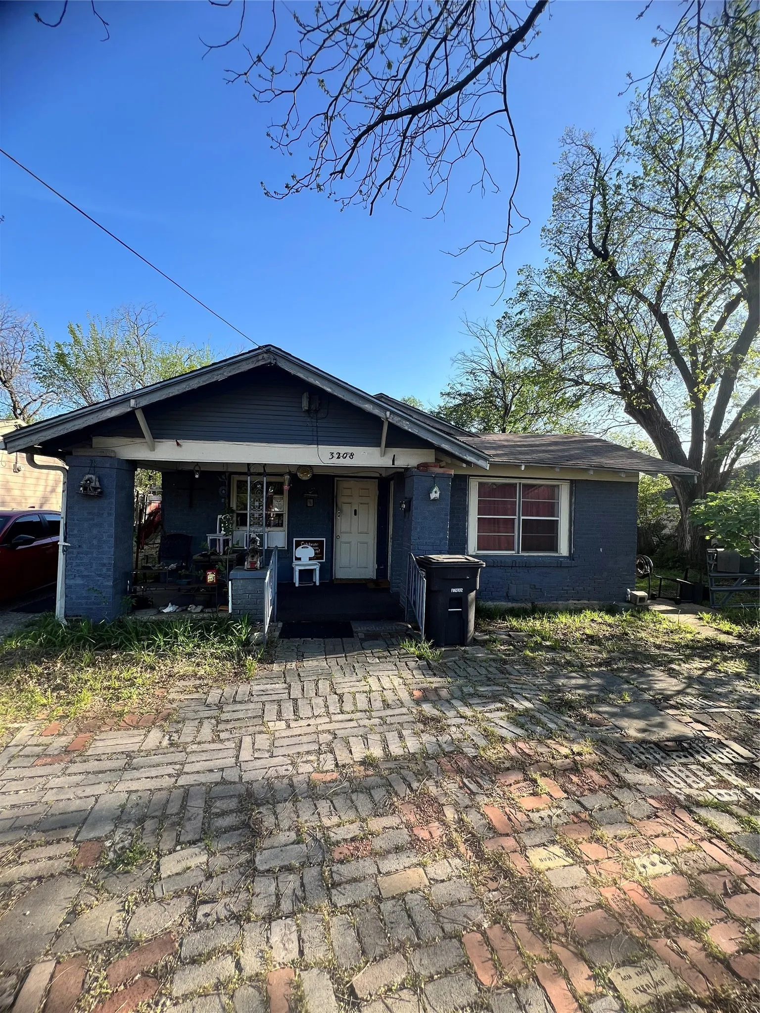 Single Family Residence For Sale in Tarrant County , 3208 Knox Street, Fort Worth, Texas 76119, 2 Bedroom, 1 Bathroom, Garage spaces, 1,064 Sqft, built in 1930, mls#21335793, Real Estate Agent in Fort Worth, Homes For Sale in Tarrant county, Homes For Sale in Fort Worth, Realtor in Fort Worth Texas, Real Estate Brokerage Independent Realty Texas, Luminita Cordes Realtor