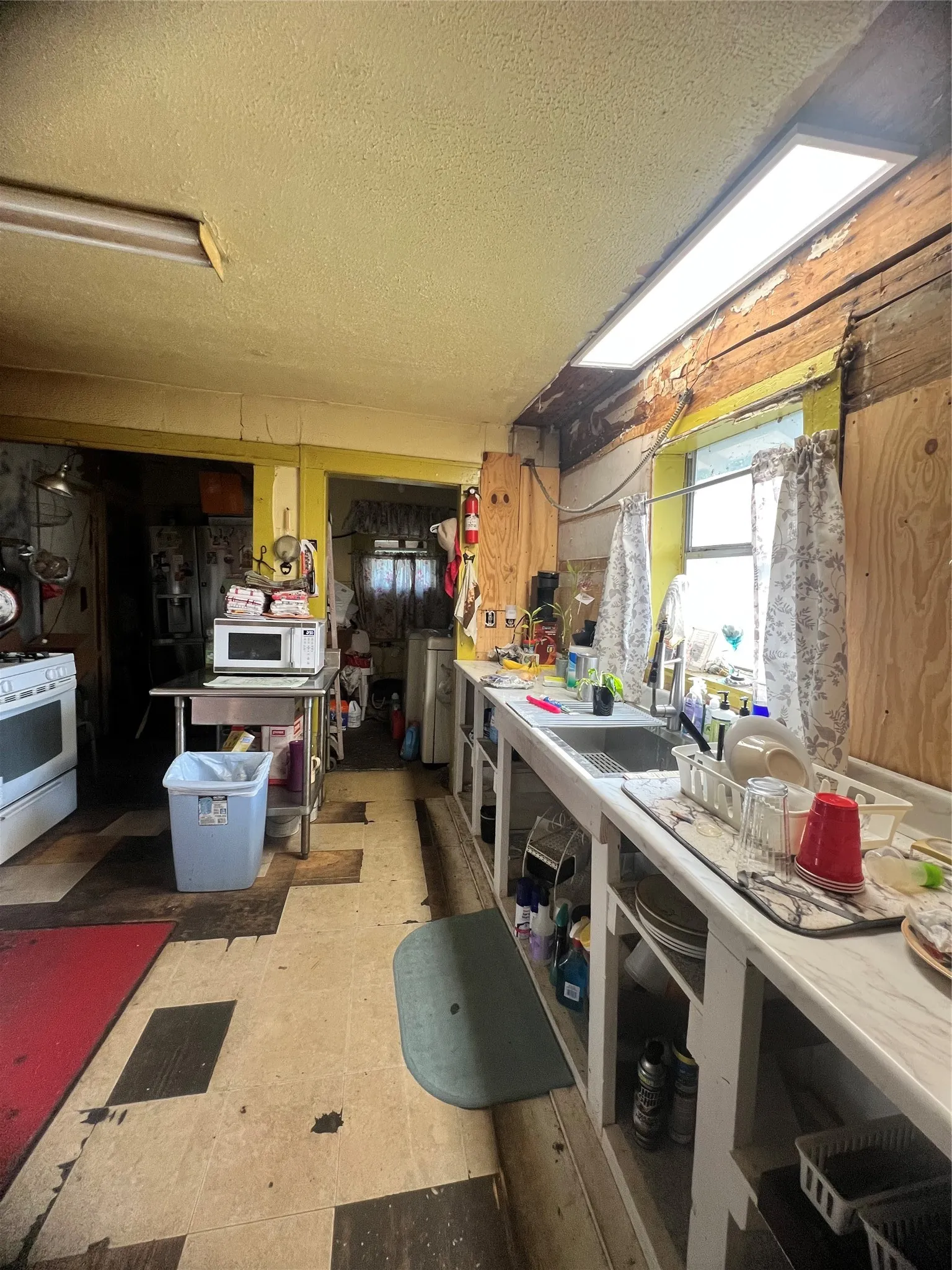 Single Family Residence For Sale in Tarrant County , 3208 Knox Street, Fort Worth, Texas 76119, 2 Bedroom, 1 Bathroom, Garage spaces, 1,064 Sqft, built in 1930, mls#21335793, Real Estate Agent in Fort Worth, Homes For Sale in Tarrant county, Homes For Sale in Fort Worth, Realtor in Fort Worth Texas, Real Estate Brokerage Independent Realty Texas, Luminita Cordes Realtor