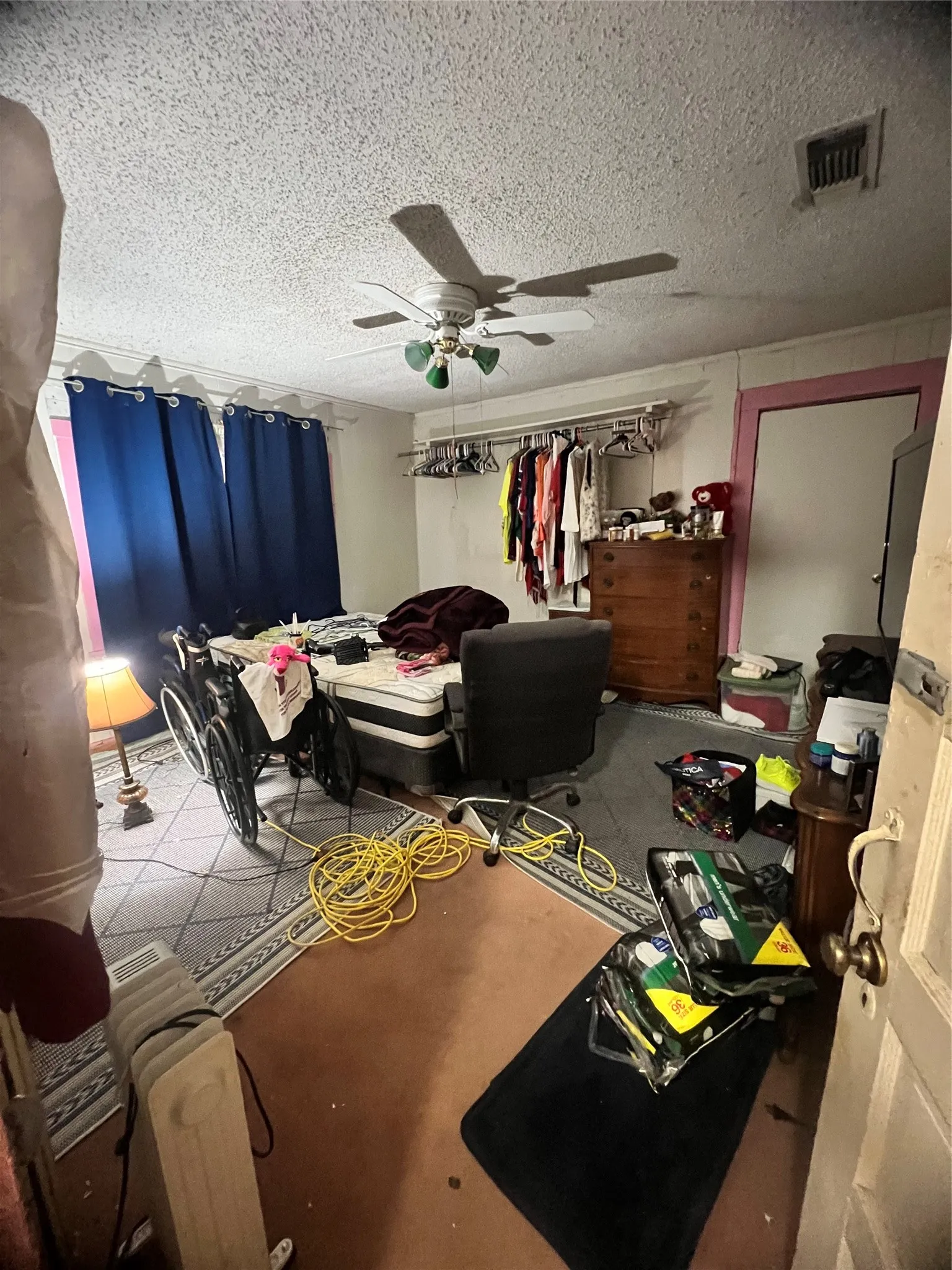 Single Family Residence For Sale in Tarrant County , 3208 Knox Street, Fort Worth, Texas 76119, 2 Bedroom, 1 Bathroom, Garage spaces, 1,064 Sqft, built in 1930, mls#21335793, Real Estate Agent in Fort Worth, Homes For Sale in Tarrant county, Homes For Sale in Fort Worth, Realtor in Fort Worth Texas, Real Estate Brokerage Independent Realty Texas, Luminita Cordes Realtor