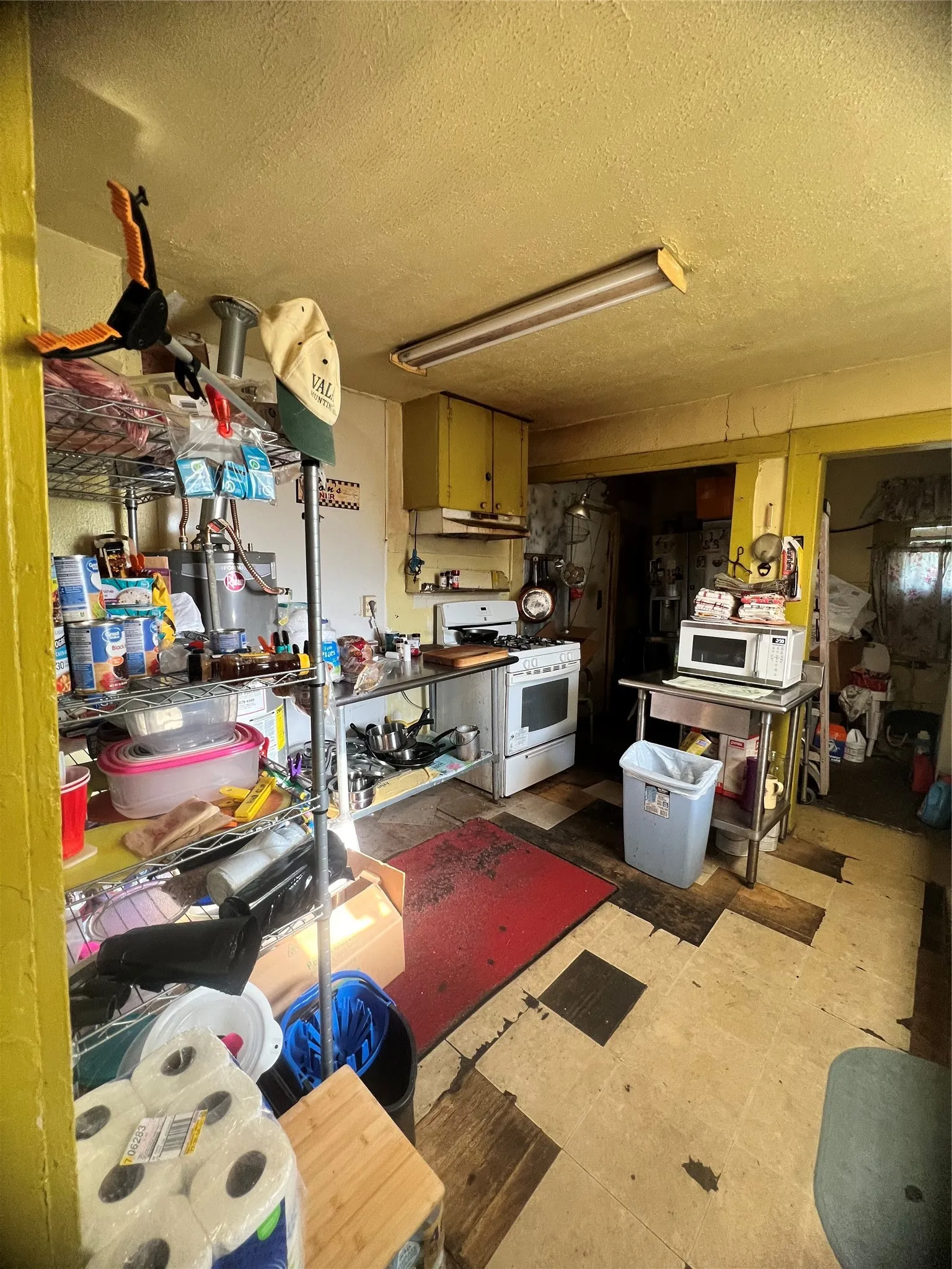 Single Family Residence For Sale in Tarrant County , 3208 Knox Street, Fort Worth, Texas 76119, 2 Bedroom, 1 Bathroom, Garage spaces, 1,064 Sqft, built in 1930, mls#21335793, Real Estate Agent in Fort Worth, Homes For Sale in Tarrant county, Homes For Sale in Fort Worth, Realtor in Fort Worth Texas, Real Estate Brokerage Independent Realty Texas, Luminita Cordes Realtor