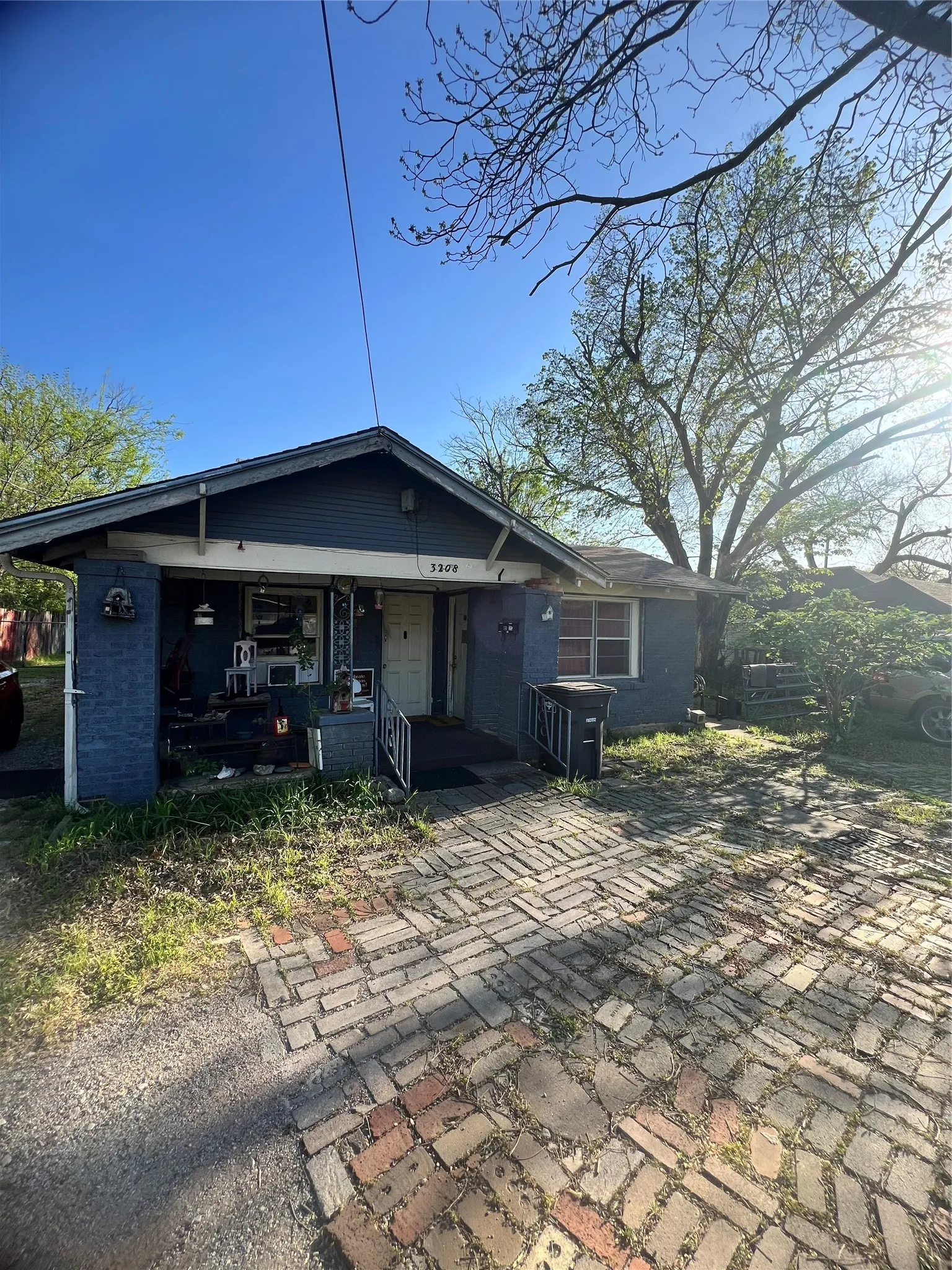 Single Family Residence For Sale in Tarrant County , 3208 Knox Street, Fort Worth, Texas 76119, 2 Bedroom, 1 Bathroom, Garage spaces, 1,064 Sqft, built in 1930, mls#21335793, Real Estate Agent in Fort Worth, Homes For Sale in Tarrant county, Homes For Sale in Fort Worth, Realtor in Fort Worth Texas, Real Estate Brokerage Independent Realty Texas, Luminita Cordes Realtor