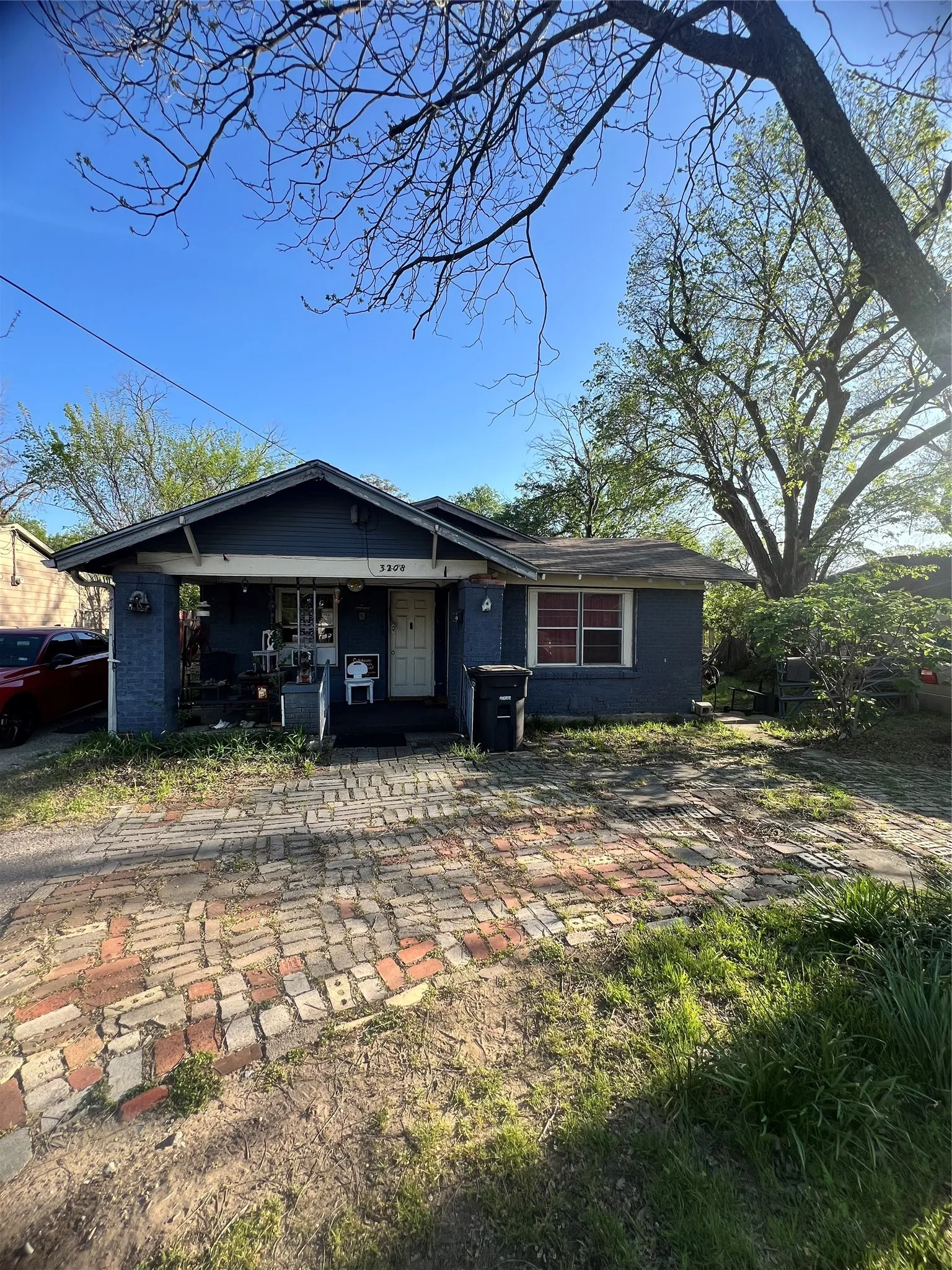 Single Family Residence For Sale in Tarrant County , 3208 Knox Street, Fort Worth, Texas 76119, 2 Bedroom, 1 Bathroom, Garage spaces, 1,064 Sqft, built in 1930, mls#21335793, Real Estate Agent in Fort Worth, Homes For Sale in Tarrant county, Homes For Sale in Fort Worth, Realtor in Fort Worth Texas, Real Estate Brokerage Independent Realty Texas, Luminita Cordes Realtor