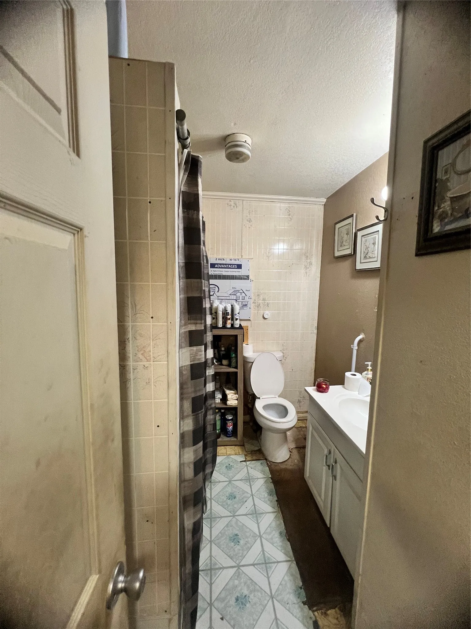 Single Family Residence For Sale in Tarrant County , 3208 Knox Street, Fort Worth, Texas 76119, 2 Bedroom, 1 Bathroom, Garage spaces, 1,064 Sqft, built in 1930, mls#21335793, Real Estate Agent in Fort Worth, Homes For Sale in Tarrant county, Homes For Sale in Fort Worth, Realtor in Fort Worth Texas, Real Estate Brokerage Independent Realty Texas, Luminita Cordes Realtor