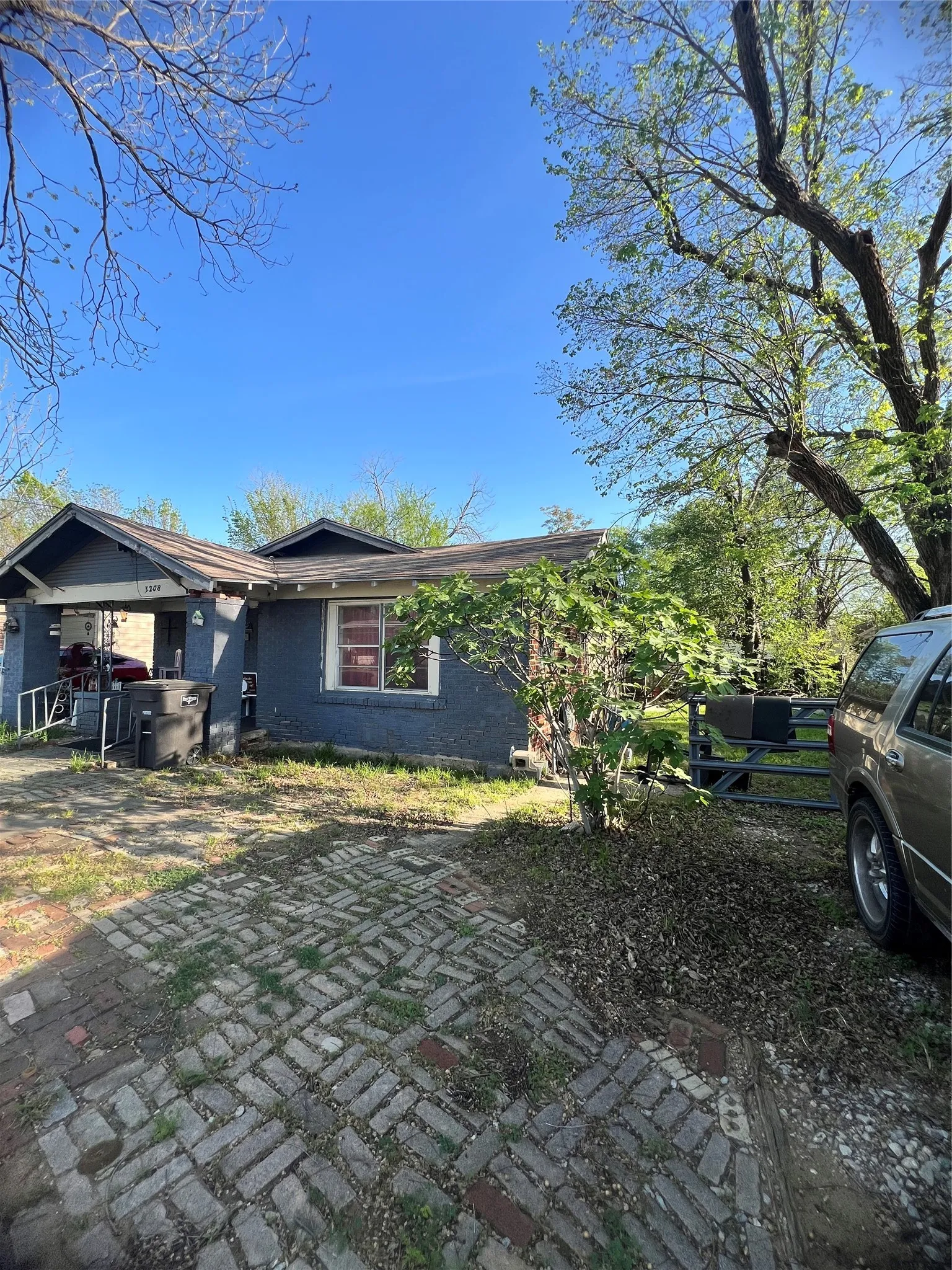 Single Family Residence For Sale in Tarrant County , 3208 Knox Street, Fort Worth, Texas 76119, 2 Bedroom, 1 Bathroom, Garage spaces, 1,064 Sqft, built in 1930, mls#21335793, Real Estate Agent in Fort Worth, Homes For Sale in Tarrant county, Homes For Sale in Fort Worth, Realtor in Fort Worth Texas, Real Estate Brokerage Independent Realty Texas, Luminita Cordes Realtor