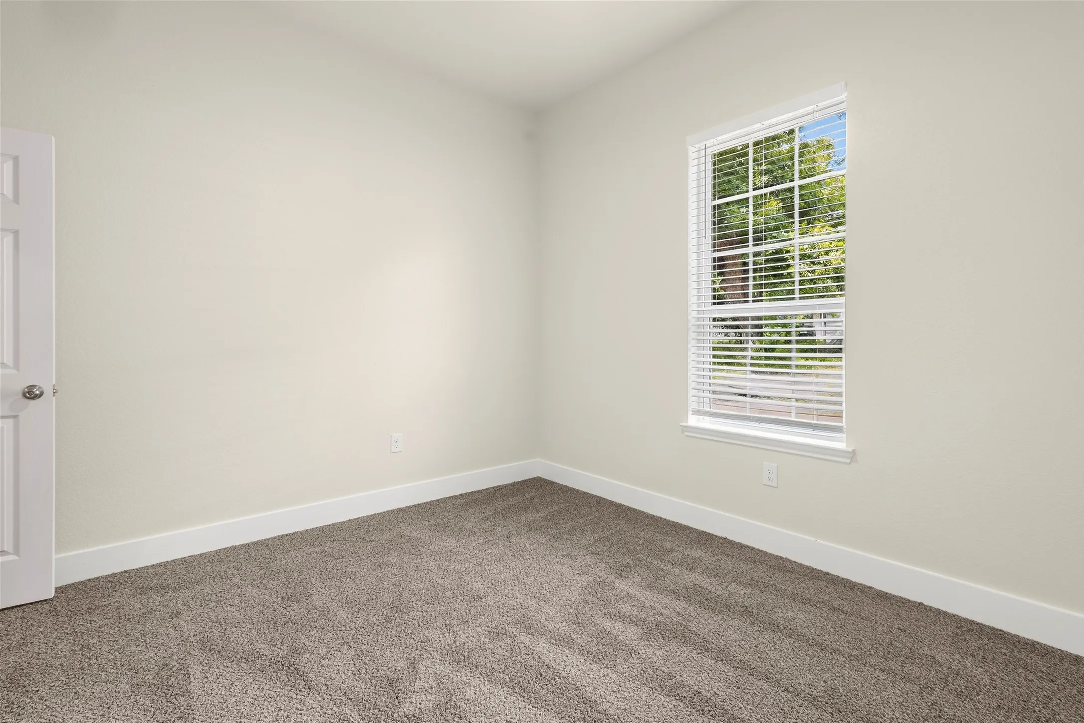 Single Family Residence For Sale in Fannin County , 613 S 5th Street, Bonham, Texas 75418, 3 Bedroom, 2 Bathroom, 2 Garage spaces, 1,473 Sqft, built in 2026, Price $290,000, mls#21335697, Real Estate Agent in Bonham, Homes For Sale in Fannin county, Homes For Sale in Bonham, Realtor in Bonham Texas, Real Estate Brokerage Independent Realty Texas, Luminita Cordes Realtor