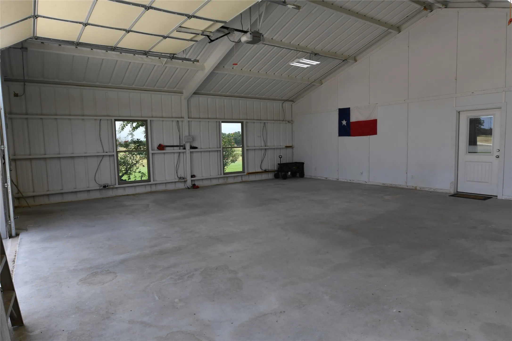 Farm For Sale in Montague County , 1809 Carminati Road, Montague, Texas 76251, 2 Bedroom, 2 Bathroom, 2 Garage spaces, 1,730 Sqft, built in 2017, mls#21334863, Real Estate Agent in Montague, Homes For Sale in Montague county, Homes For Sale in Montague, Realtor in Montague Texas, Real Estate Brokerage Independent Realty Texas, Luminita Cordes Realtor