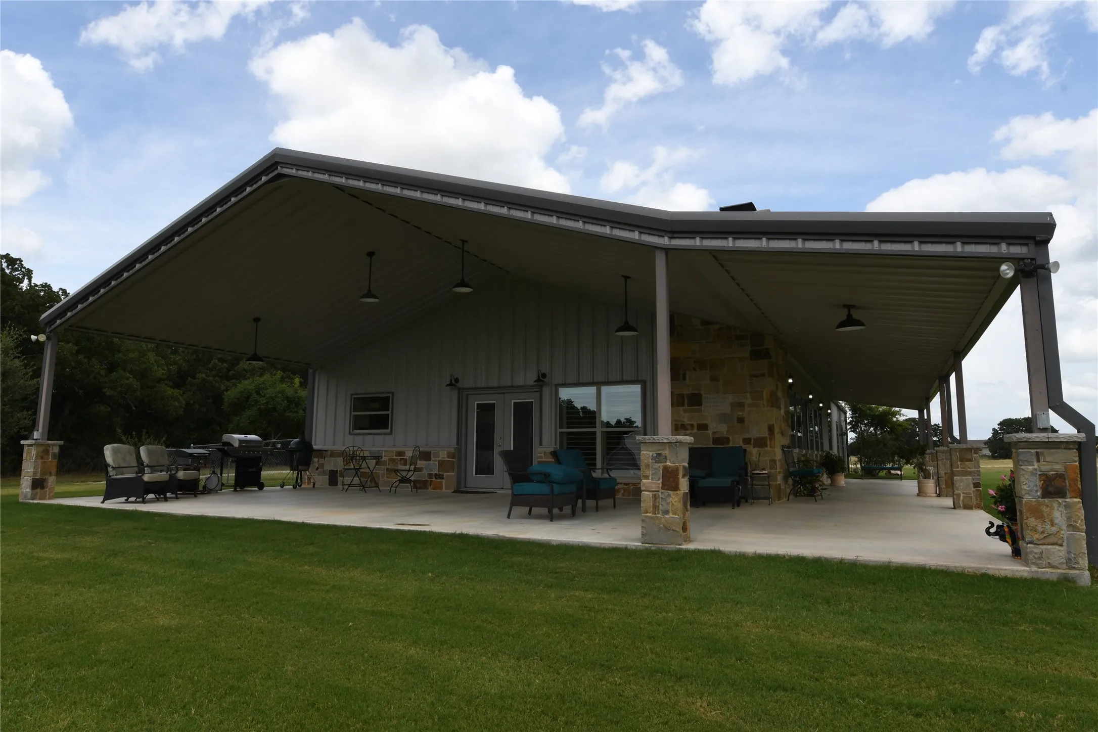 Farm For Sale in Montague County , 1809 Carminati Road, Montague, Texas 76251, 2 Bedroom, 2 Bathroom, 2 Garage spaces, 1,730 Sqft, built in 2017, mls#21334863, Real Estate Agent in Montague, Homes For Sale in Montague county, Homes For Sale in Montague, Realtor in Montague Texas, Real Estate Brokerage Independent Realty Texas, Luminita Cordes Realtor