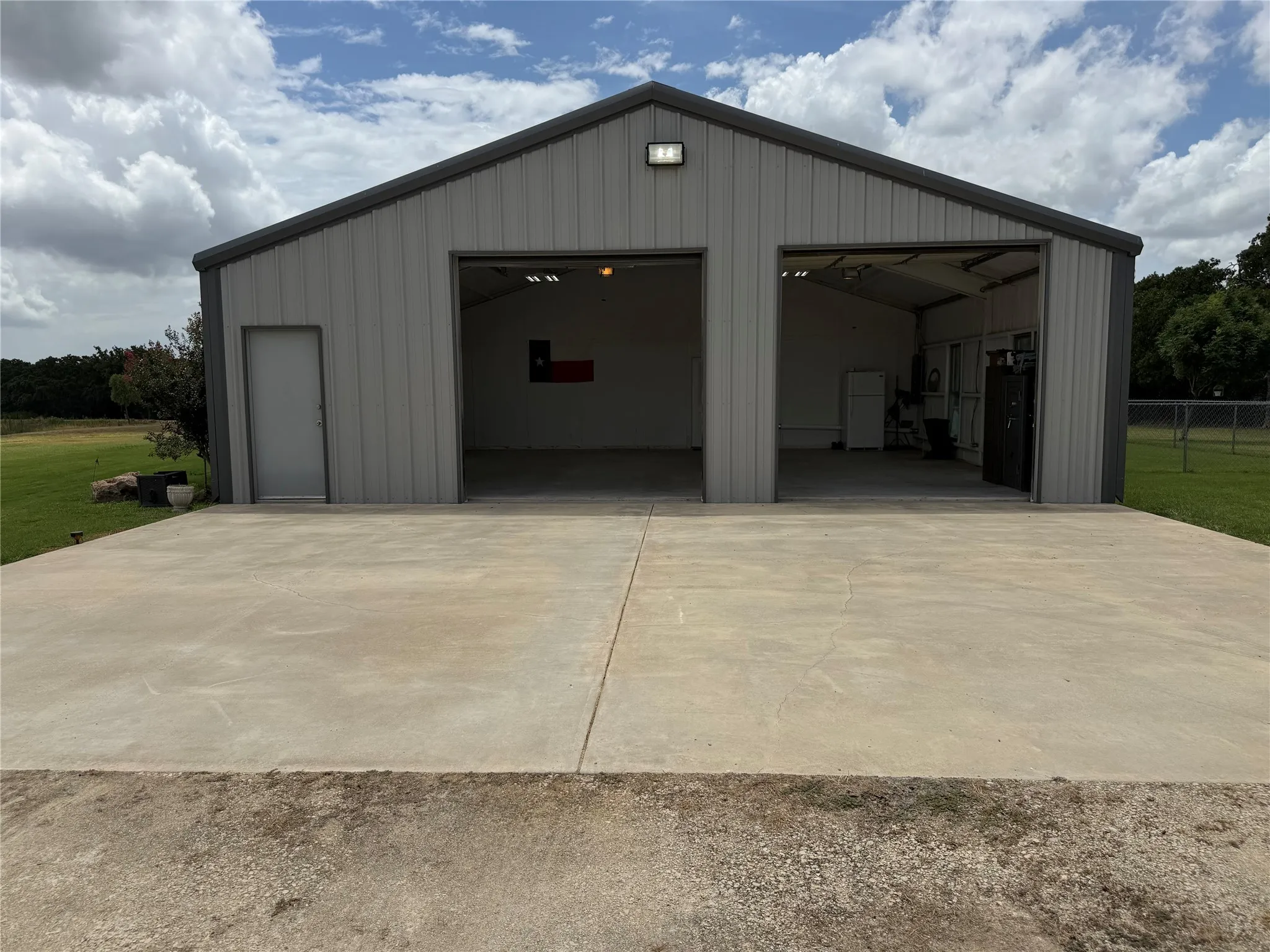 Farm For Sale in Montague County , 1809 Carminati Road, Montague, Texas 76251, 2 Bedroom, 2 Bathroom, 2 Garage spaces, 1,730 Sqft, built in 2017, mls#21334863, Real Estate Agent in Montague, Homes For Sale in Montague county, Homes For Sale in Montague, Realtor in Montague Texas, Real Estate Brokerage Independent Realty Texas, Luminita Cordes Realtor
