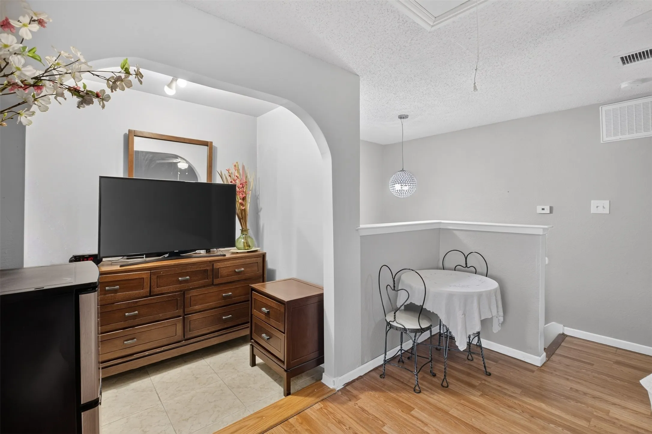 Condominium For Sale in Dallas County , 5550 Spring Valley Road G24, Dallas, Texas 75254, 2 Bedrooms, 2 Bathrooms, Garage spaces, 1,012 Sqft, built in 1983, Price $202,000, mls#21335803, Real Estate Agent in Dallas, Homes For Sale in Dallas county, Homes For Sale in Dallas, Realtor in Dallas Texas, Real Estate Brokerage Independent Realty Texas, Luminita Cordes Realtor