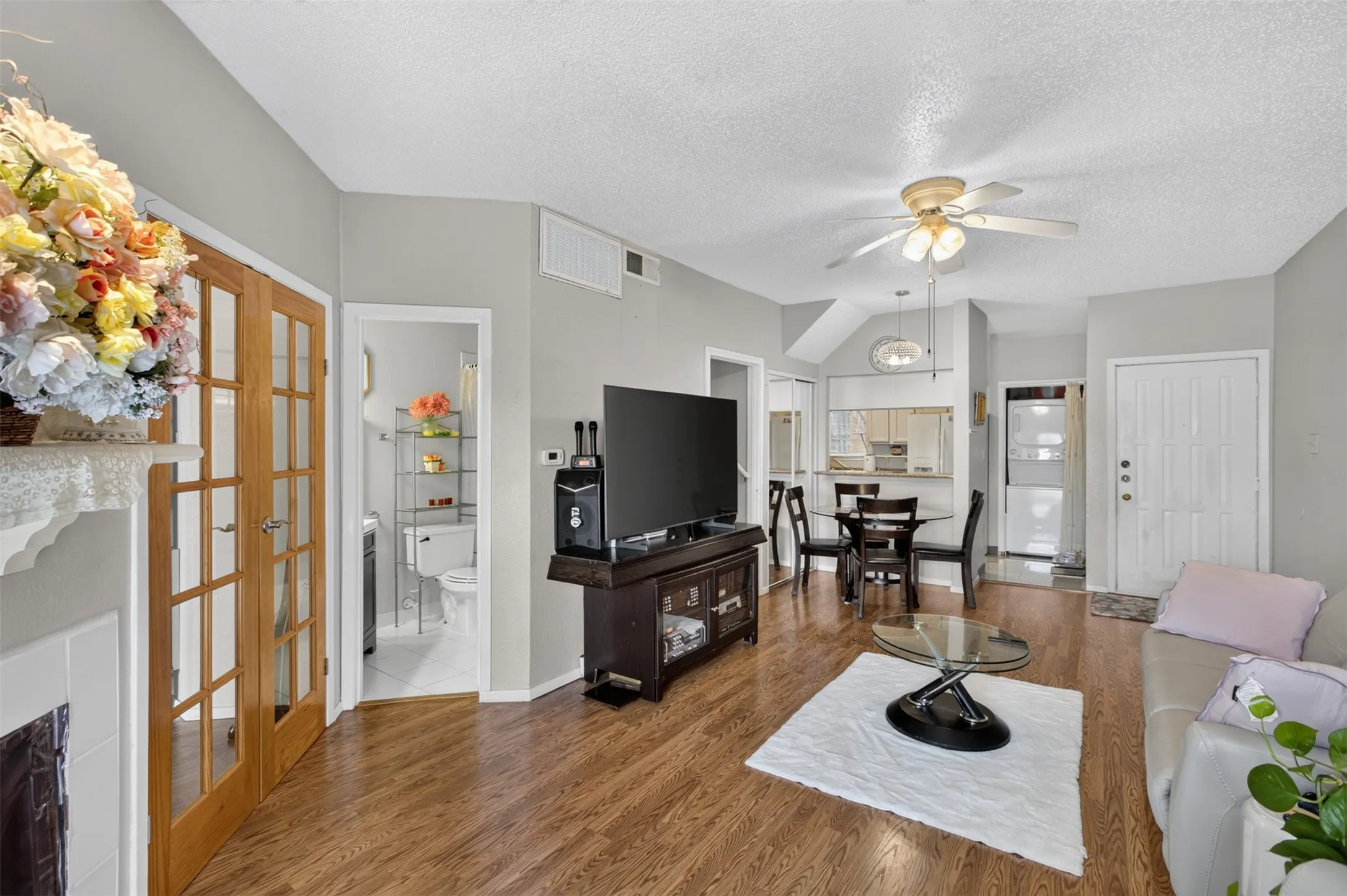 Condominium For Sale in Dallas County , 5550 Spring Valley Road G24, Dallas, Texas 75254, 2 Bedrooms, 2 Bathrooms, Garage spaces, 1,012 Sqft, built in 1983, Price $202,000, mls#21335803, Real Estate Agent in Dallas, Homes For Sale in Dallas county, Homes For Sale in Dallas, Realtor in Dallas Texas, Real Estate Brokerage Independent Realty Texas, Luminita Cordes Realtor