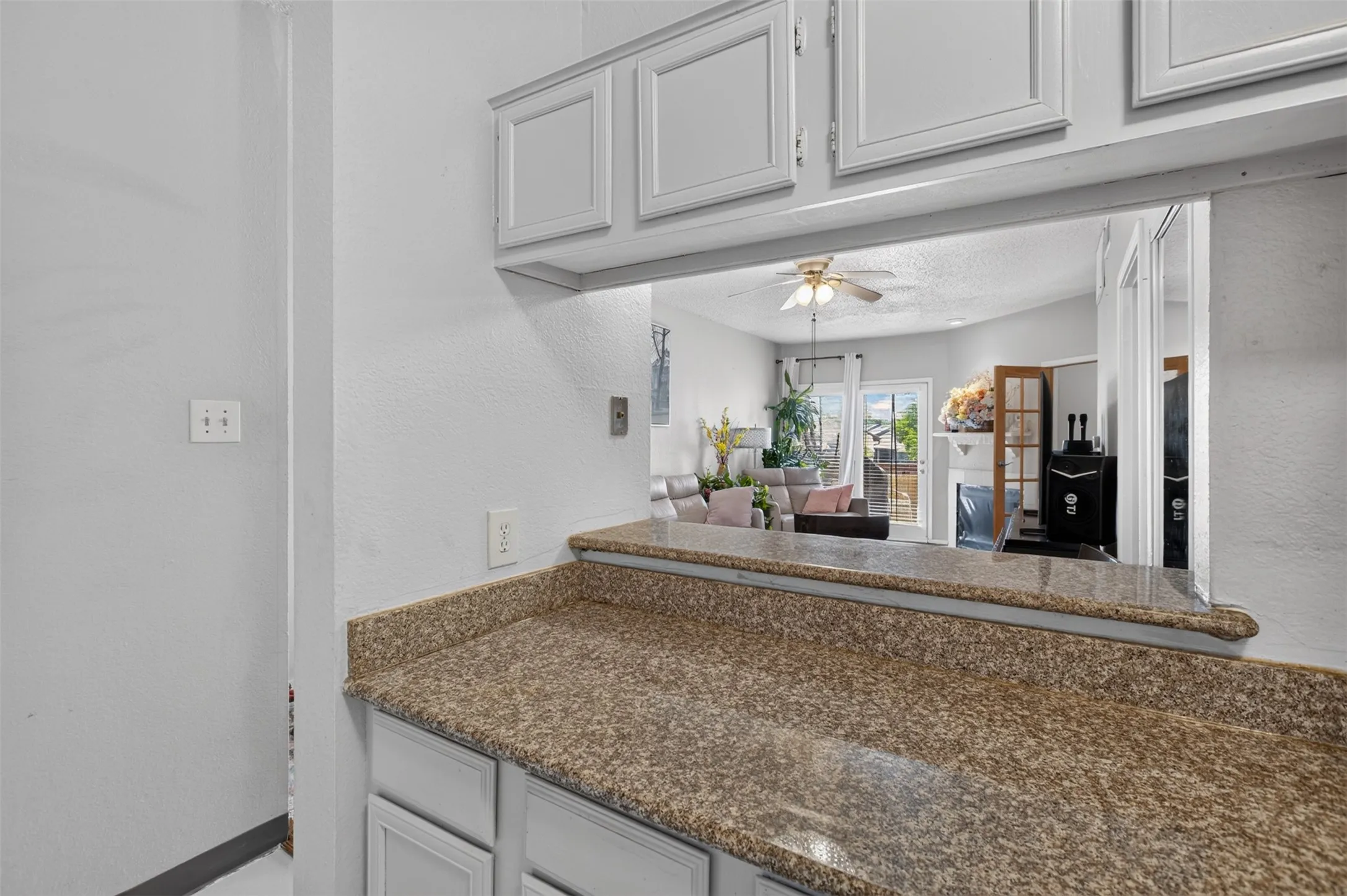 Condominium For Sale in Dallas County , 5550 Spring Valley Road G24, Dallas, Texas 75254, 2 Bedrooms, 2 Bathrooms, Garage spaces, 1,012 Sqft, built in 1983, Price $202,000, mls#21335803, Real Estate Agent in Dallas, Homes For Sale in Dallas county, Homes For Sale in Dallas, Realtor in Dallas Texas, Real Estate Brokerage Independent Realty Texas, Luminita Cordes Realtor