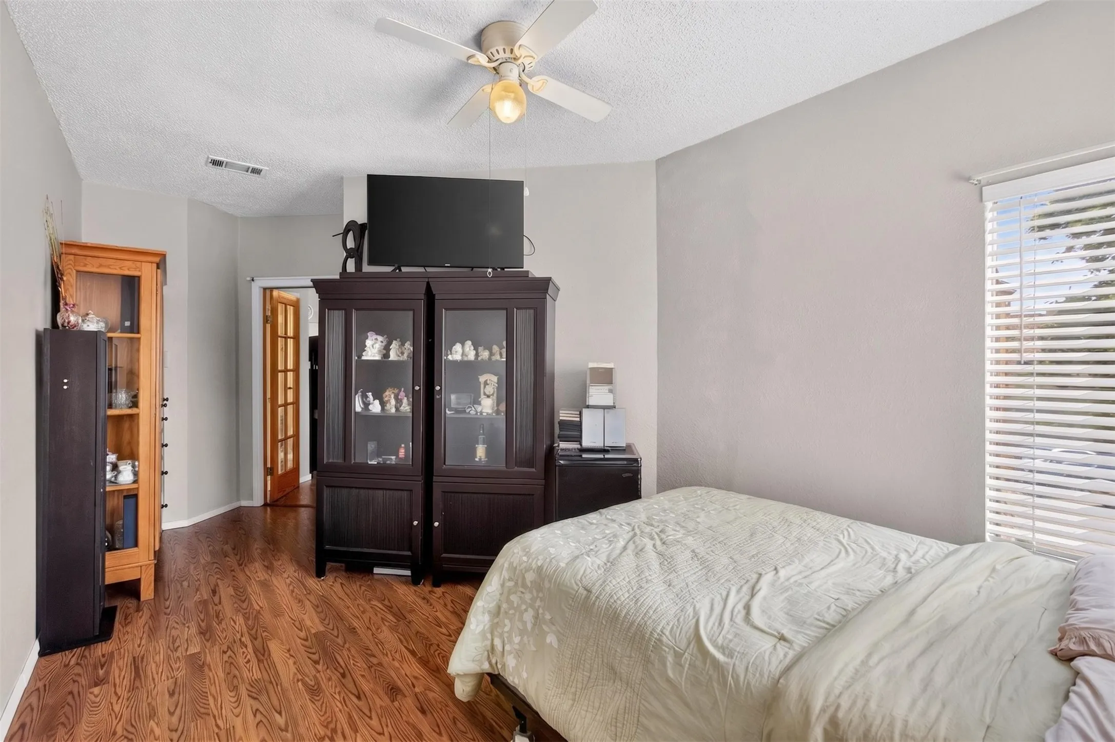 Condominium For Sale in Dallas County , 5550 Spring Valley Road G24, Dallas, Texas 75254, 2 Bedrooms, 2 Bathrooms, Garage spaces, 1,012 Sqft, built in 1983, Price $202,000, mls#21335803, Real Estate Agent in Dallas, Homes For Sale in Dallas county, Homes For Sale in Dallas, Realtor in Dallas Texas, Real Estate Brokerage Independent Realty Texas, Luminita Cordes Realtor