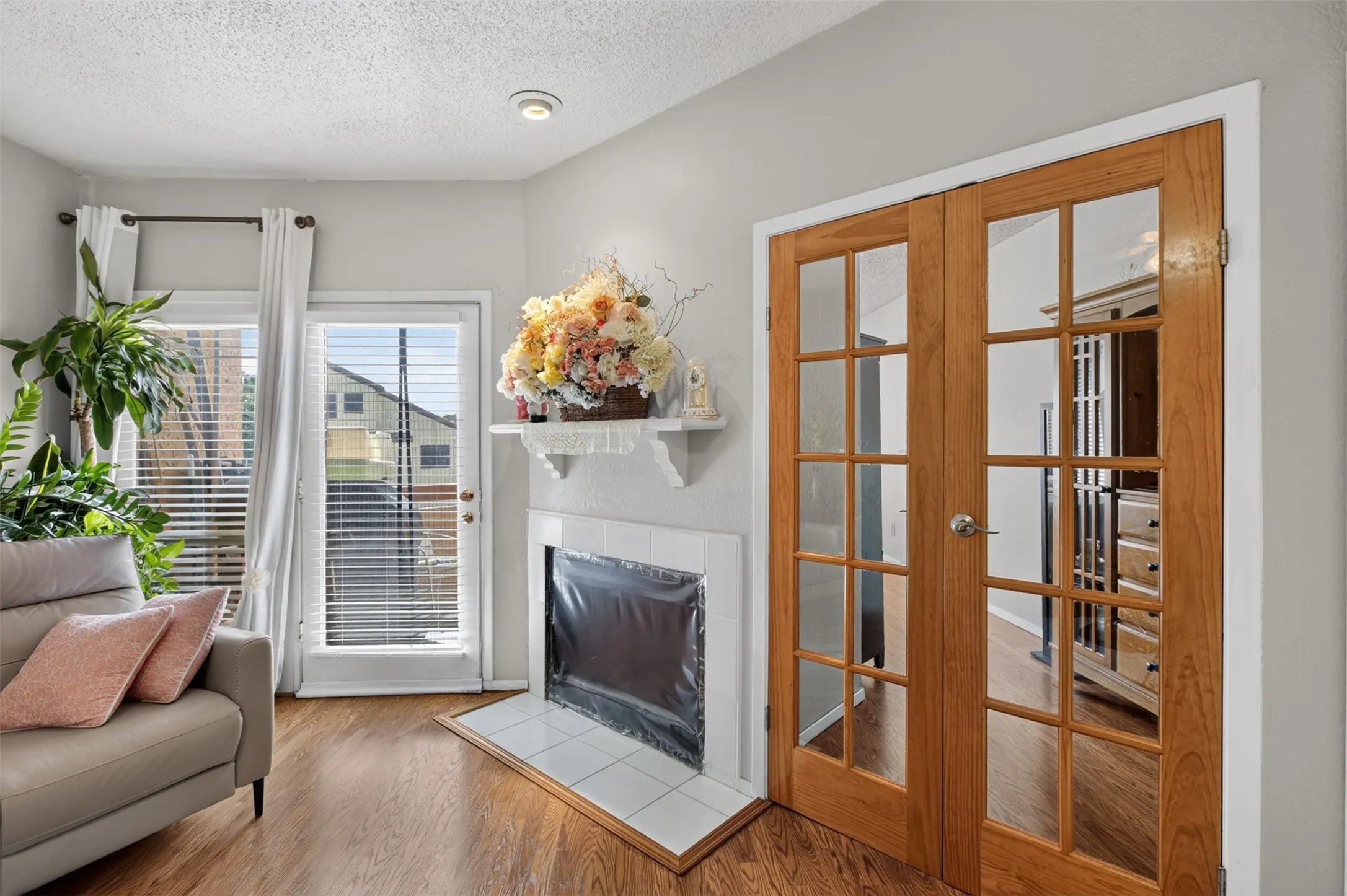 Condominium For Sale in Dallas County , 5550 Spring Valley Road G24, Dallas, Texas 75254, 2 Bedrooms, 2 Bathrooms, Garage spaces, 1,012 Sqft, built in 1983, Price $202,000, mls#21335803, Real Estate Agent in Dallas, Homes For Sale in Dallas county, Homes For Sale in Dallas, Realtor in Dallas Texas, Real Estate Brokerage Independent Realty Texas, Luminita Cordes Realtor