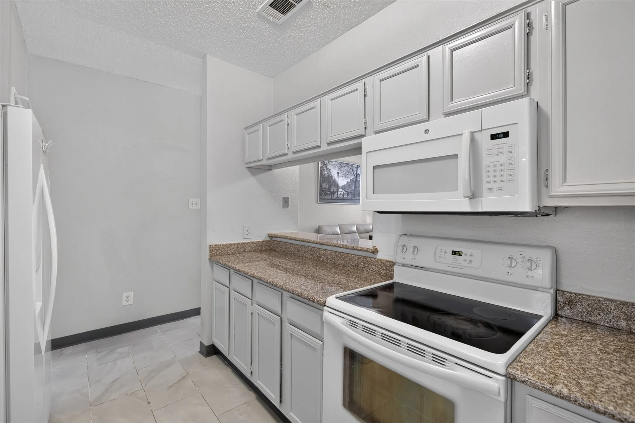 Condominium For Sale in Dallas County , 5550 Spring Valley Road G24, Dallas, Texas 75254, 2 Bedrooms, 2 Bathrooms, Garage spaces, 1,012 Sqft, built in 1983, Price $202,000, mls#21335803, Real Estate Agent in Dallas, Homes For Sale in Dallas county, Homes For Sale in Dallas, Realtor in Dallas Texas, Real Estate Brokerage Independent Realty Texas, Luminita Cordes Realtor