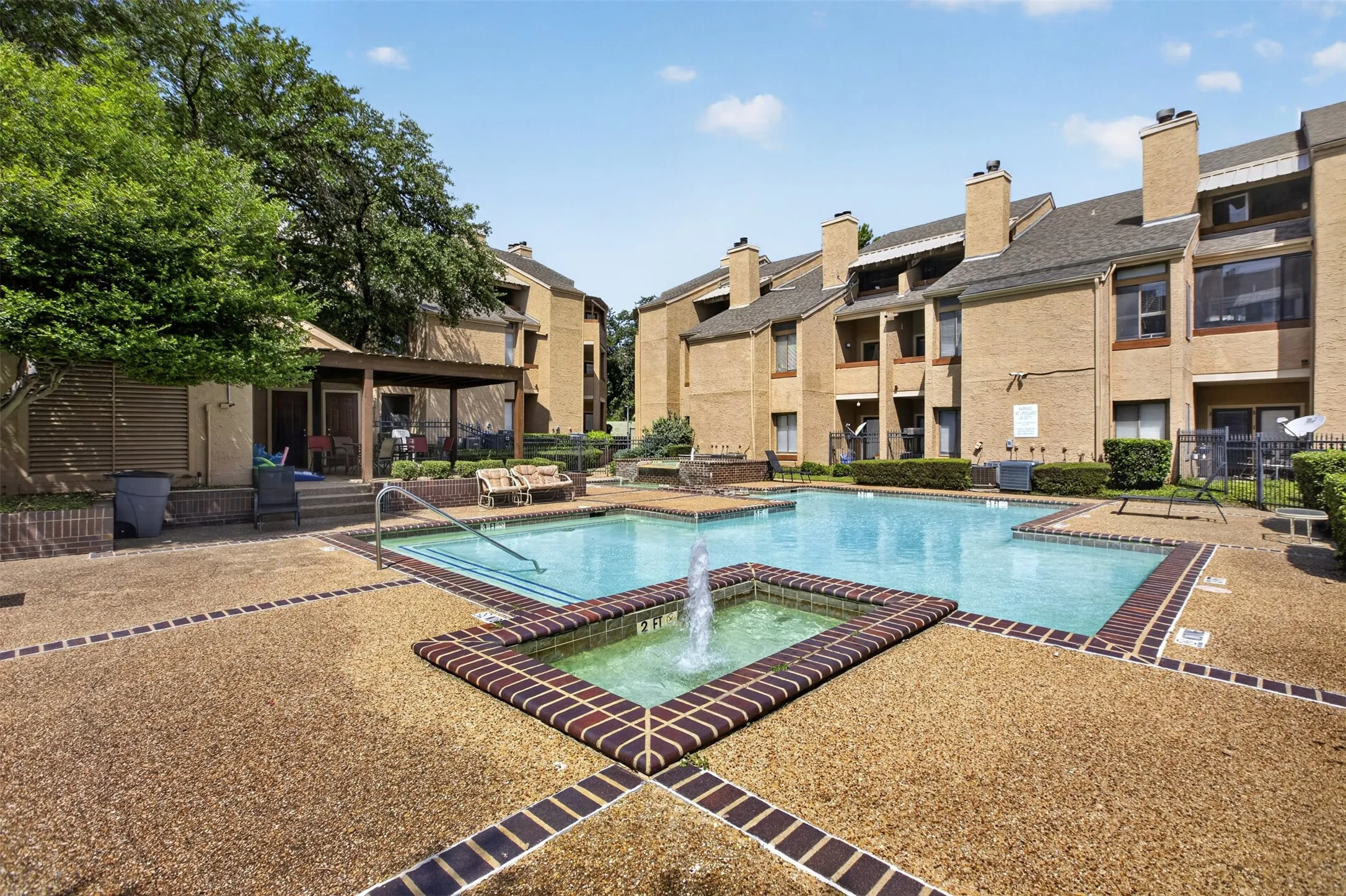 Condominium For Sale in Dallas County , 5550 Spring Valley Road G24, Dallas, Texas 75254, 2 Bedrooms, 2 Bathrooms, Garage spaces, 1,012 Sqft, built in 1983, Price $202,000, mls#21335803, Real Estate Agent in Dallas, Homes For Sale in Dallas county, Homes For Sale in Dallas, Realtor in Dallas Texas, Real Estate Brokerage Independent Realty Texas, Luminita Cordes Realtor