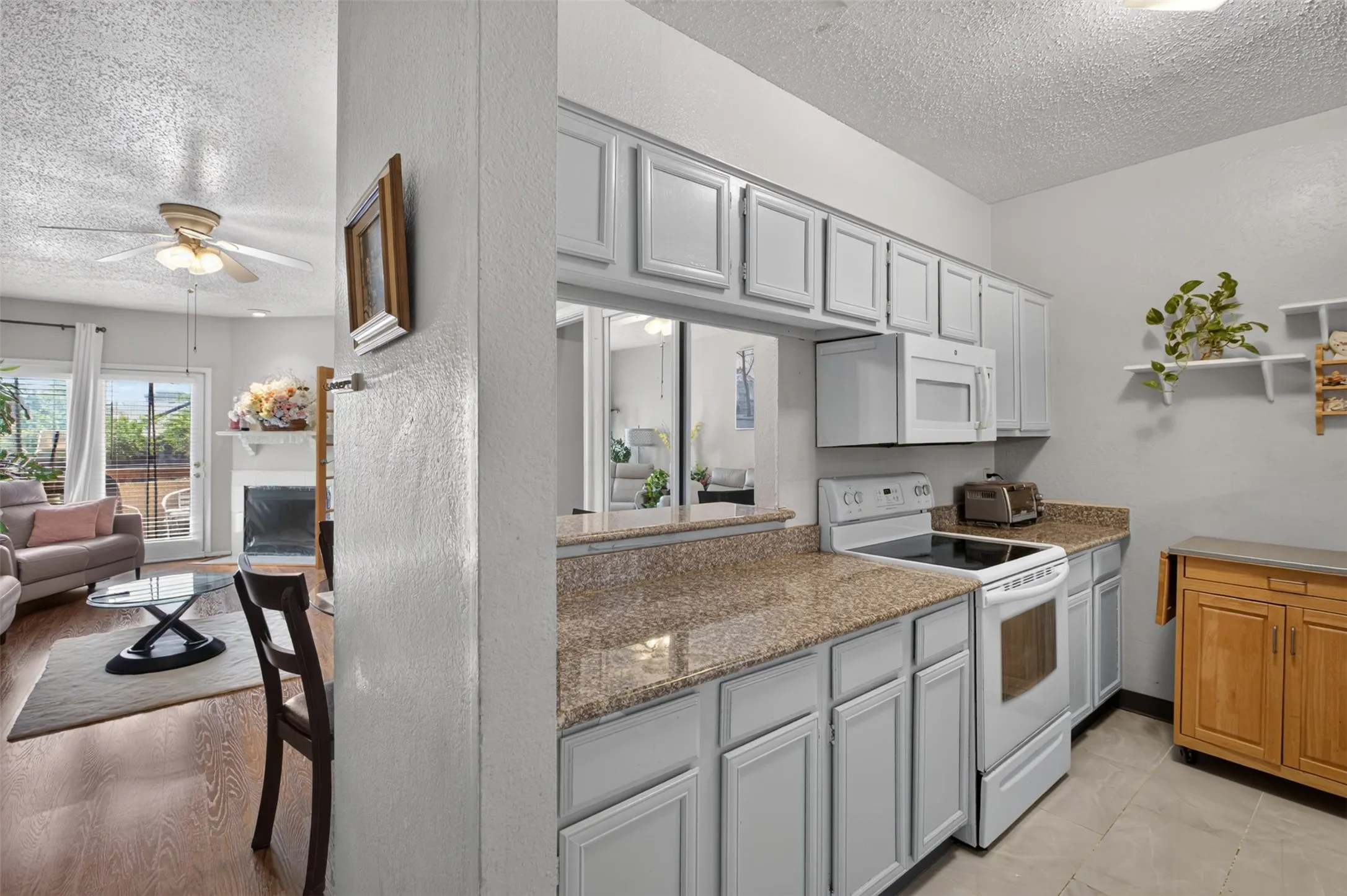 Condominium For Sale in Dallas County , 5550 Spring Valley Road G24, Dallas, Texas 75254, 2 Bedrooms, 2 Bathrooms, Garage spaces, 1,012 Sqft, built in 1983, Price $202,000, mls#21335803, Real Estate Agent in Dallas, Homes For Sale in Dallas county, Homes For Sale in Dallas, Realtor in Dallas Texas, Real Estate Brokerage Independent Realty Texas, Luminita Cordes Realtor