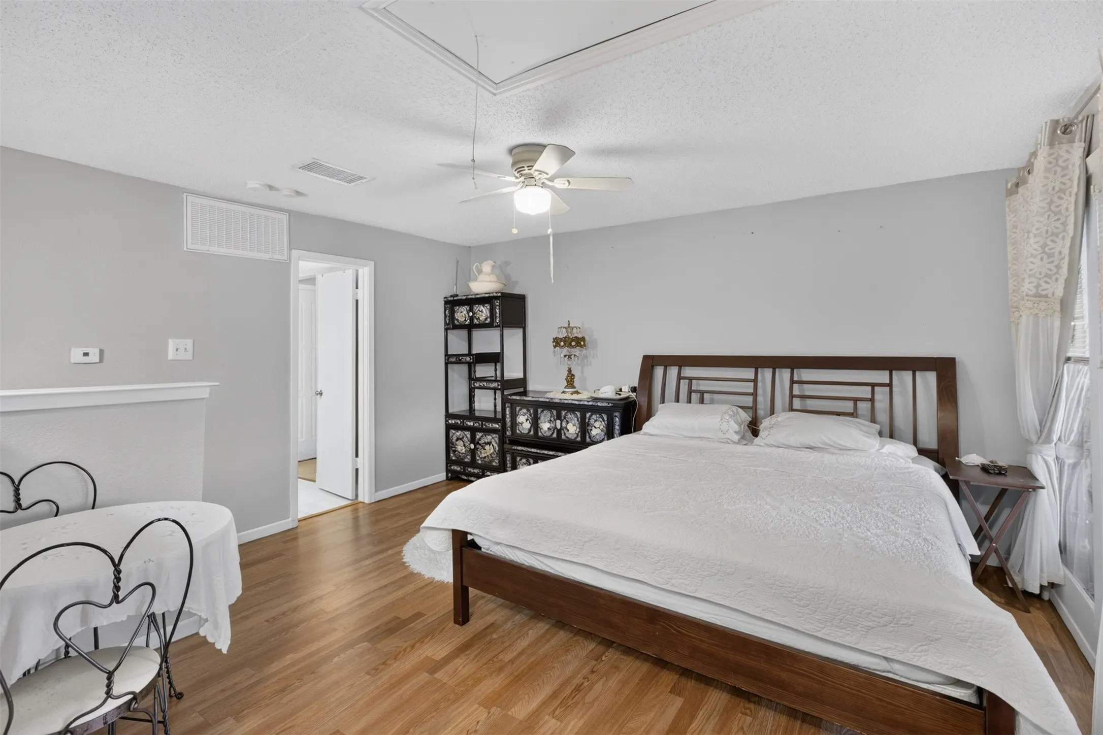 Condominium For Sale in Dallas County , 5550 Spring Valley Road G24, Dallas, Texas 75254, 2 Bedrooms, 2 Bathrooms, Garage spaces, 1,012 Sqft, built in 1983, Price $202,000, mls#21335803, Real Estate Agent in Dallas, Homes For Sale in Dallas county, Homes For Sale in Dallas, Realtor in Dallas Texas, Real Estate Brokerage Independent Realty Texas, Luminita Cordes Realtor