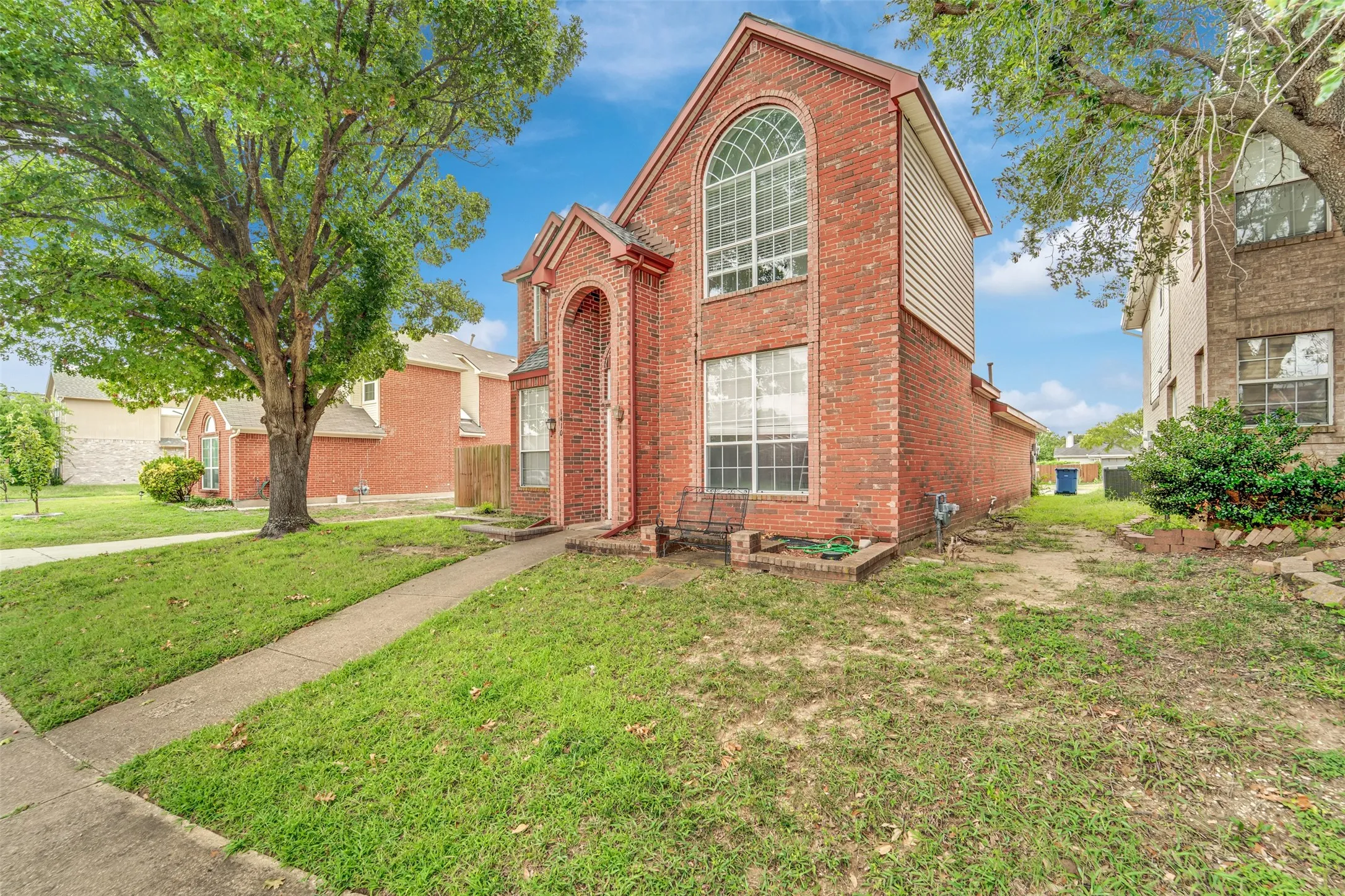 Single Family Residence For Rent in Dallas County , 1410 Post Oak Drive, Rowlett, Texas 75089, 3 Bedroom, 3 Bathroom, 2 Garage spaces, 1,681 Sqft, built in 1992, mls#21335828, Real Estate Agent in Rowlett, Homes For Rent in Dallas county, Homes For Rent in Rowlett, Realtor in Rowlett Texas, Real Estate Brokerage Independent Realty Texas, Luminita Cordes Realtor