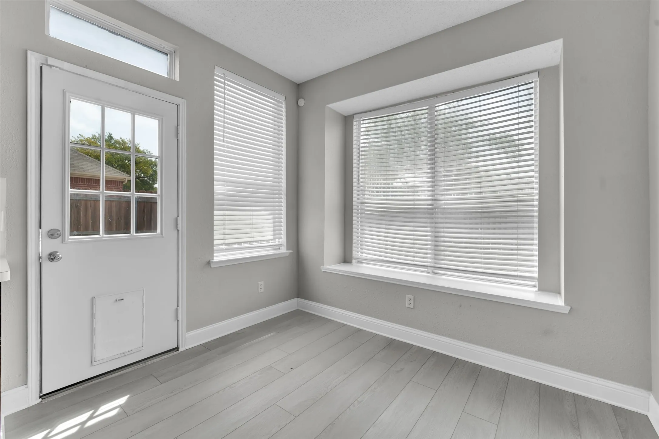 Single Family Residence For Rent in Dallas County , 1410 Post Oak Drive, Rowlett, Texas 75089, 3 Bedroom, 3 Bathroom, 2 Garage spaces, 1,681 Sqft, built in 1992, mls#21335828, Real Estate Agent in Rowlett, Homes For Rent in Dallas county, Homes For Rent in Rowlett, Realtor in Rowlett Texas, Real Estate Brokerage Independent Realty Texas, Luminita Cordes Realtor