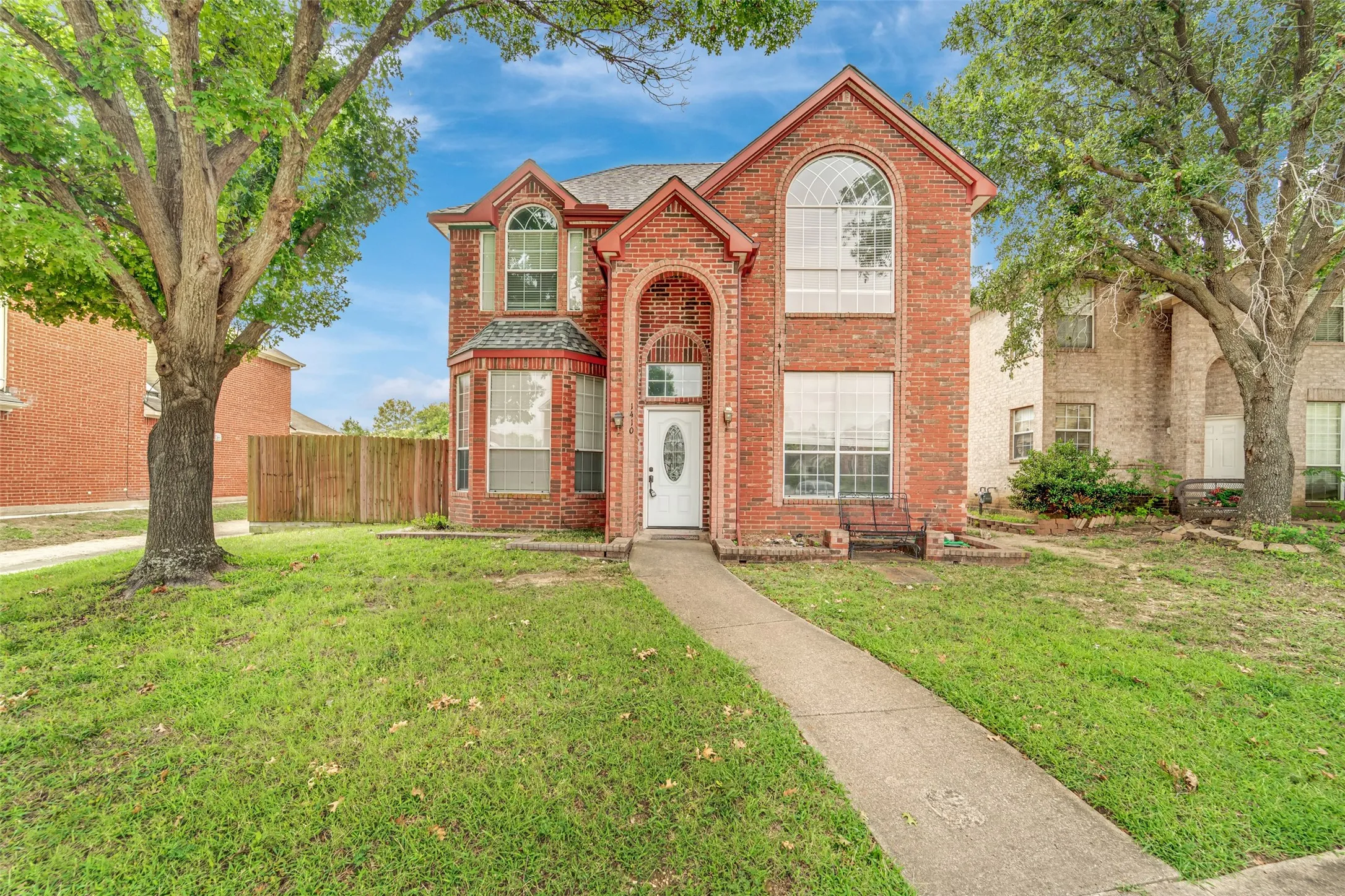 Single Family Residence For Rent in Dallas County , 1410 Post Oak Drive, Rowlett, Texas 75089, 3 Bedroom, 3 Bathroom, 2 Garage spaces, 1,681 Sqft, built in 1992, mls#21335828, Real Estate Agent in Rowlett, Homes For Rent in Dallas county, Homes For Rent in Rowlett, Realtor in Rowlett Texas, Real Estate Brokerage Independent Realty Texas, Luminita Cordes Realtor