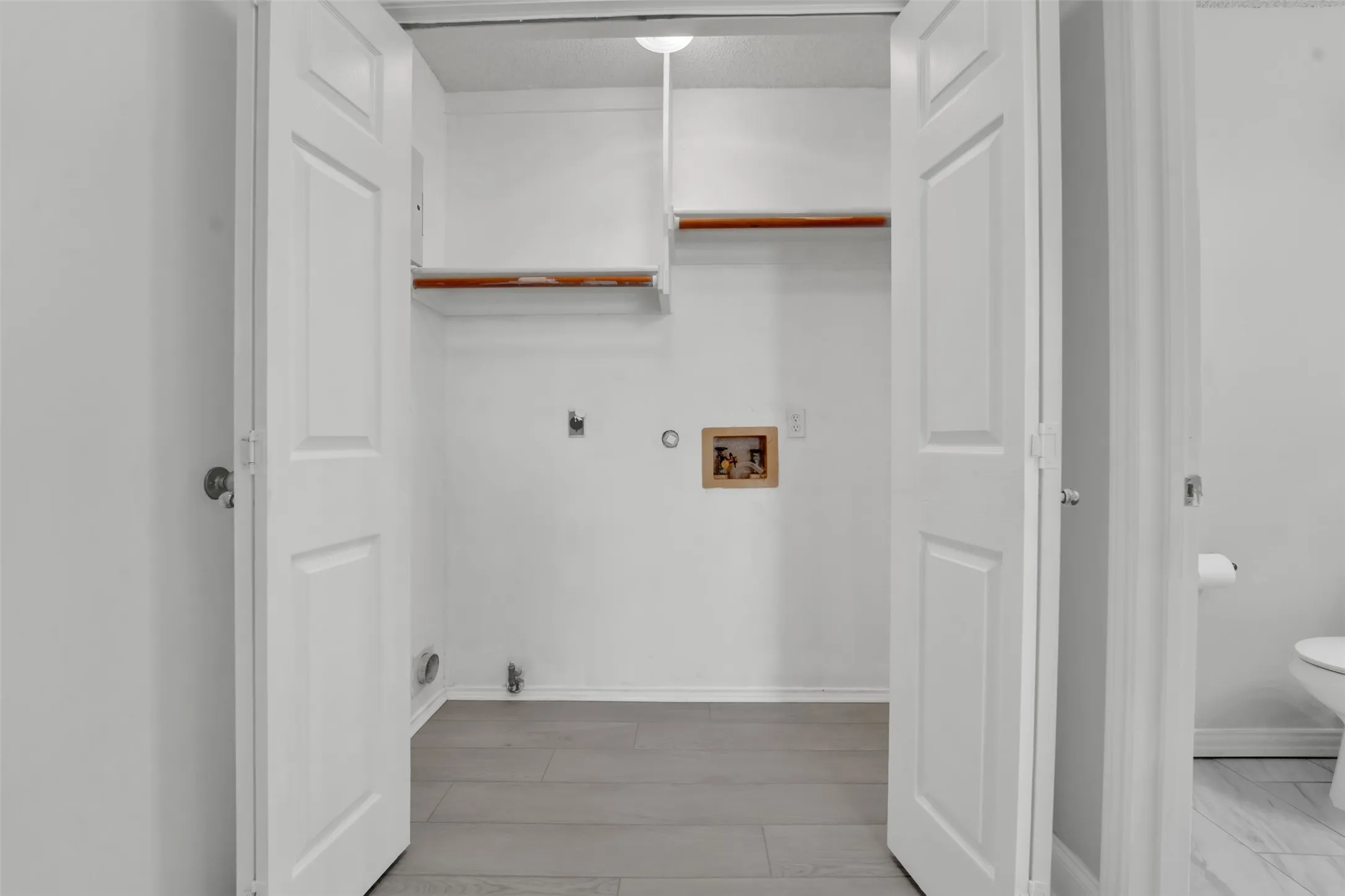 Single Family Residence For Rent in Dallas County , 1410 Post Oak Drive, Rowlett, Texas 75089, 3 Bedroom, 3 Bathroom, 2 Garage spaces, 1,681 Sqft, built in 1992, mls#21335828, Real Estate Agent in Rowlett, Homes For Rent in Dallas county, Homes For Rent in Rowlett, Realtor in Rowlett Texas, Real Estate Brokerage Independent Realty Texas, Luminita Cordes Realtor
