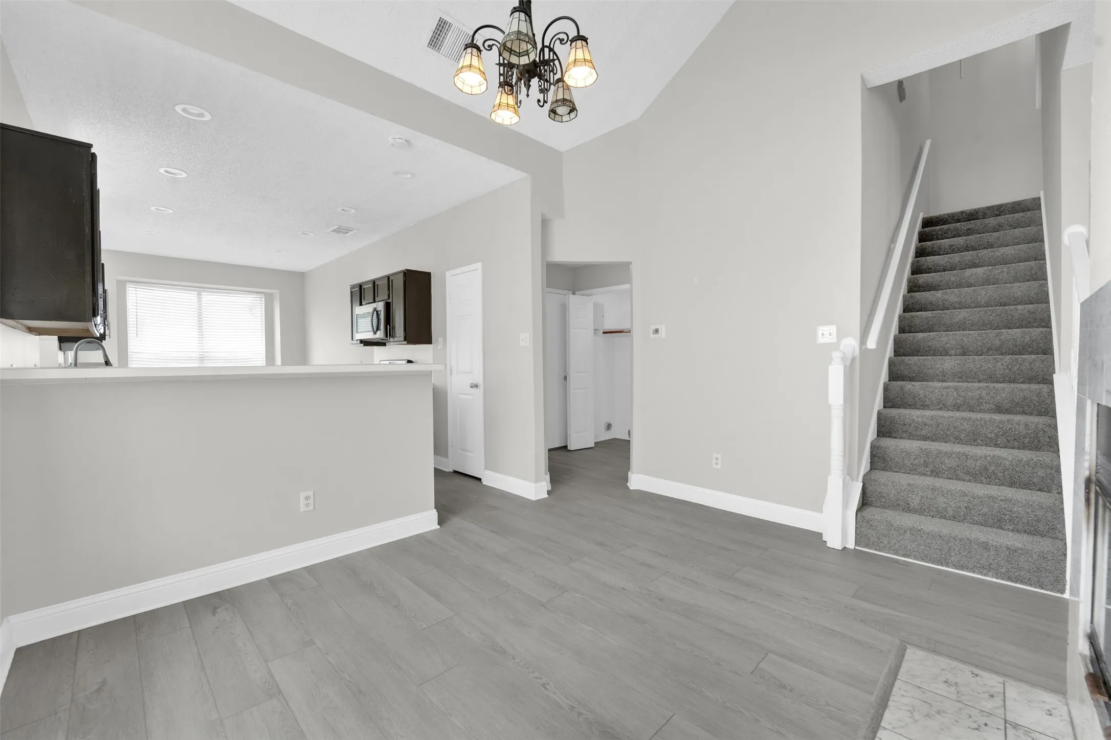 Single Family Residence For Rent in Dallas County , 1410 Post Oak Drive, Rowlett, Texas 75089, 3 Bedroom, 3 Bathroom, 2 Garage spaces, 1,681 Sqft, built in 1992, mls#21335828, Real Estate Agent in Rowlett, Homes For Rent in Dallas county, Homes For Rent in Rowlett, Realtor in Rowlett Texas, Real Estate Brokerage Independent Realty Texas, Luminita Cordes Realtor