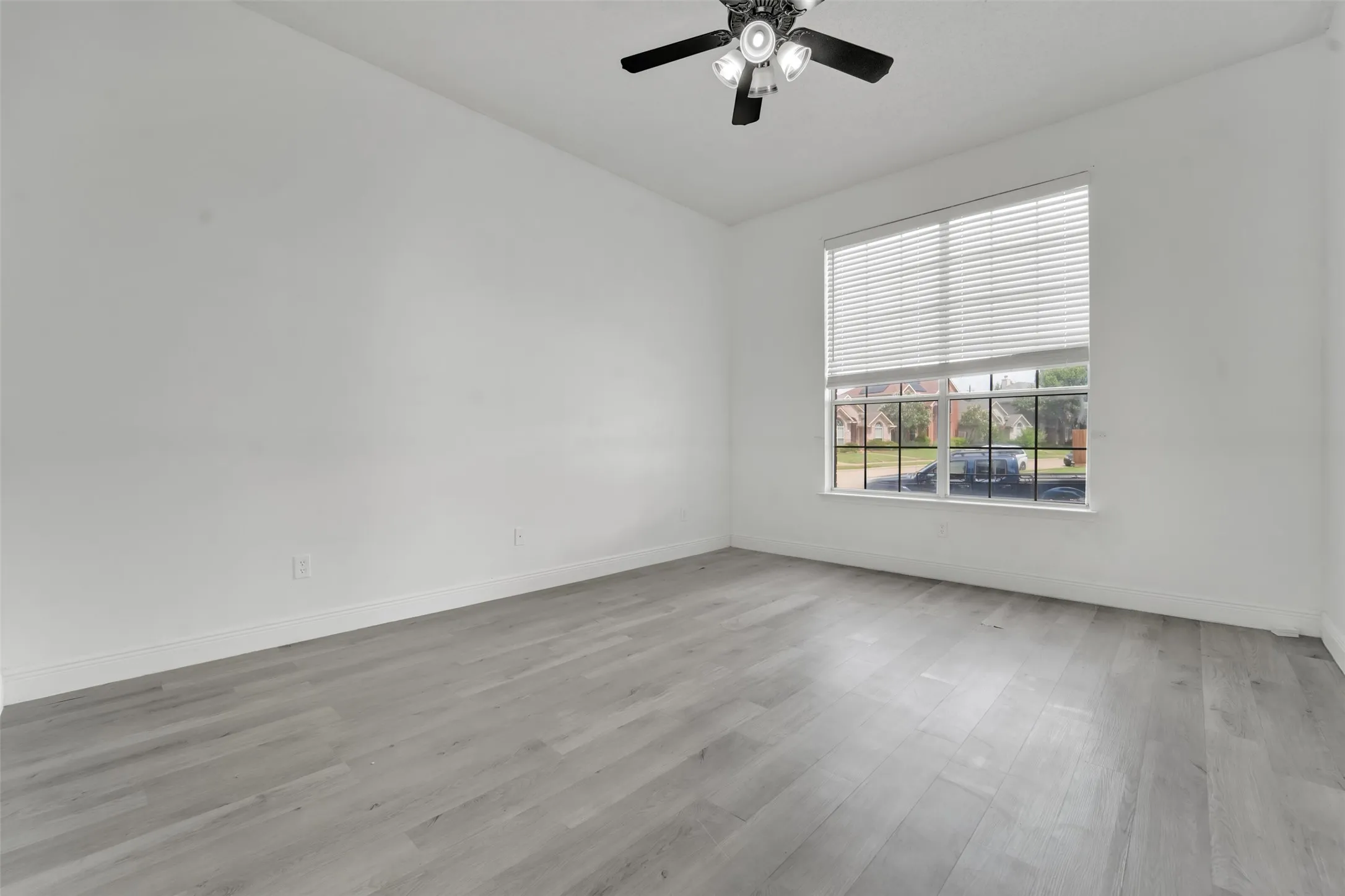 Single Family Residence For Rent in Dallas County , 1410 Post Oak Drive, Rowlett, Texas 75089, 3 Bedroom, 3 Bathroom, 2 Garage spaces, 1,681 Sqft, built in 1992, mls#21335828, Real Estate Agent in Rowlett, Homes For Rent in Dallas county, Homes For Rent in Rowlett, Realtor in Rowlett Texas, Real Estate Brokerage Independent Realty Texas, Luminita Cordes Realtor