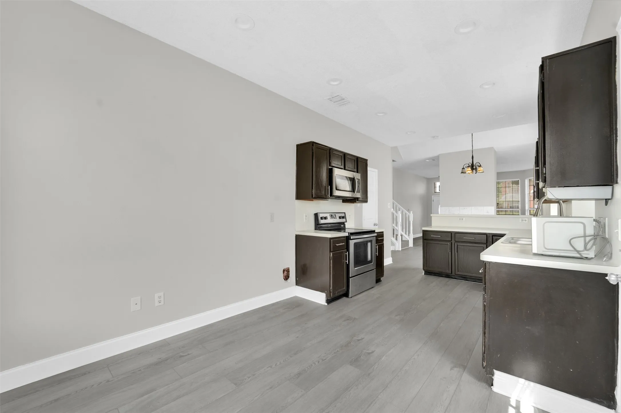 Single Family Residence For Rent in Dallas County , 1410 Post Oak Drive, Rowlett, Texas 75089, 3 Bedroom, 3 Bathroom, 2 Garage spaces, 1,681 Sqft, built in 1992, mls#21335828, Real Estate Agent in Rowlett, Homes For Rent in Dallas county, Homes For Rent in Rowlett, Realtor in Rowlett Texas, Real Estate Brokerage Independent Realty Texas, Luminita Cordes Realtor