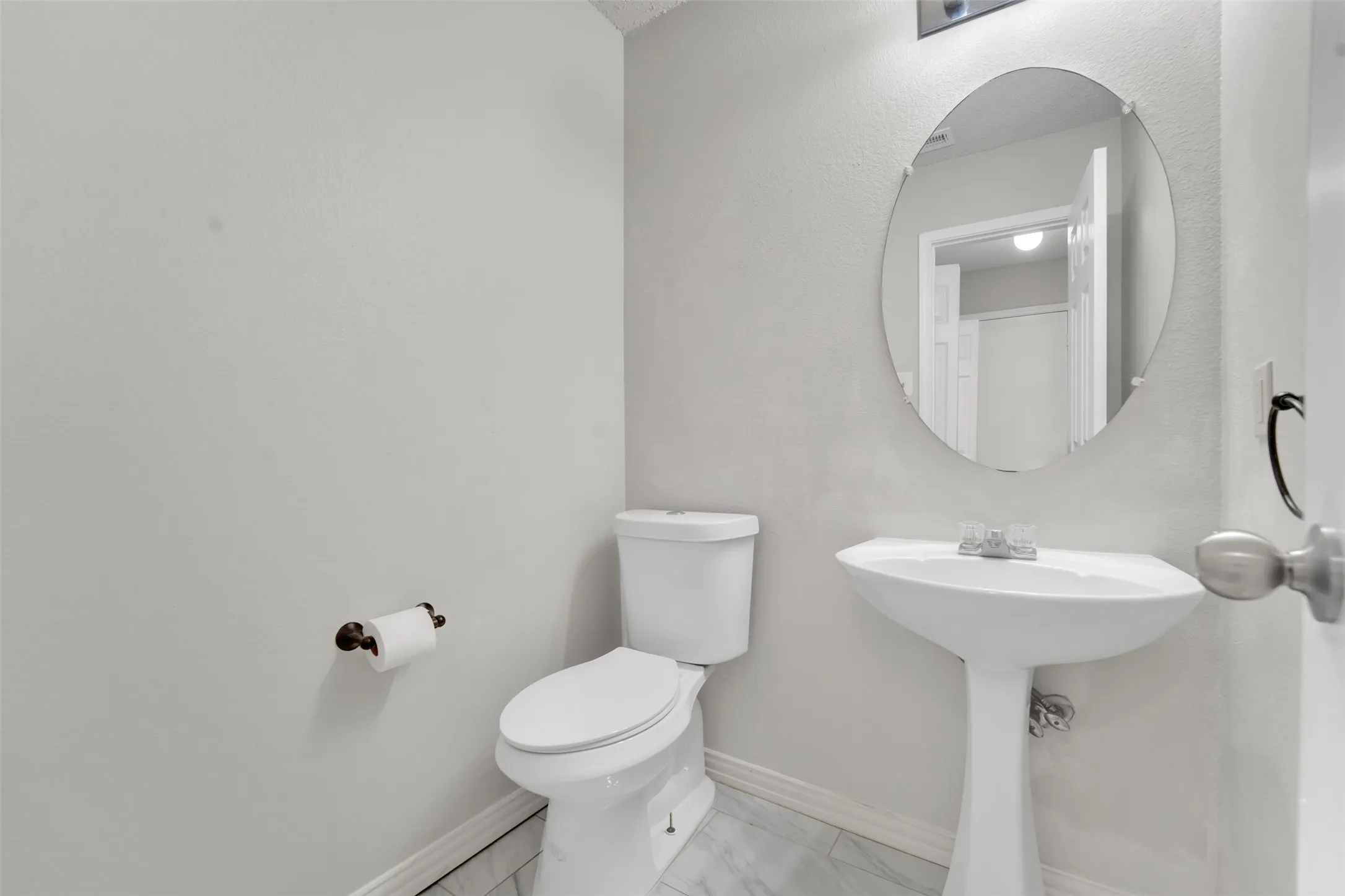 Single Family Residence For Rent in Dallas County , 1410 Post Oak Drive, Rowlett, Texas 75089, 3 Bedroom, 3 Bathroom, 2 Garage spaces, 1,681 Sqft, built in 1992, mls#21335828, Real Estate Agent in Rowlett, Homes For Rent in Dallas county, Homes For Rent in Rowlett, Realtor in Rowlett Texas, Real Estate Brokerage Independent Realty Texas, Luminita Cordes Realtor