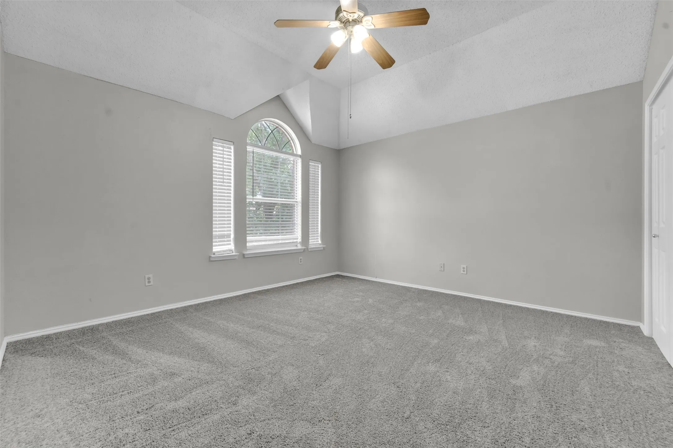 Single Family Residence For Rent in Dallas County , 1410 Post Oak Drive, Rowlett, Texas 75089, 3 Bedroom, 3 Bathroom, 2 Garage spaces, 1,681 Sqft, built in 1992, mls#21335828, Real Estate Agent in Rowlett, Homes For Rent in Dallas county, Homes For Rent in Rowlett, Realtor in Rowlett Texas, Real Estate Brokerage Independent Realty Texas, Luminita Cordes Realtor