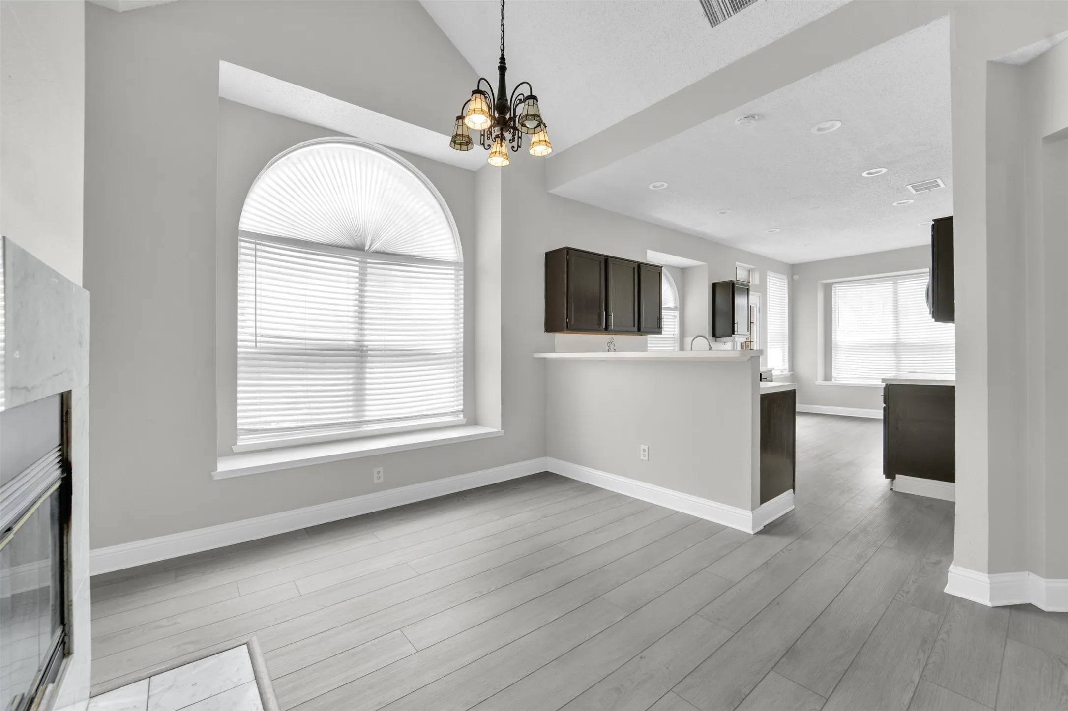 Single Family Residence For Rent in Dallas County , 1410 Post Oak Drive, Rowlett, Texas 75089, 3 Bedroom, 3 Bathroom, 2 Garage spaces, 1,681 Sqft, built in 1992, mls#21335828, Real Estate Agent in Rowlett, Homes For Rent in Dallas county, Homes For Rent in Rowlett, Realtor in Rowlett Texas, Real Estate Brokerage Independent Realty Texas, Luminita Cordes Realtor