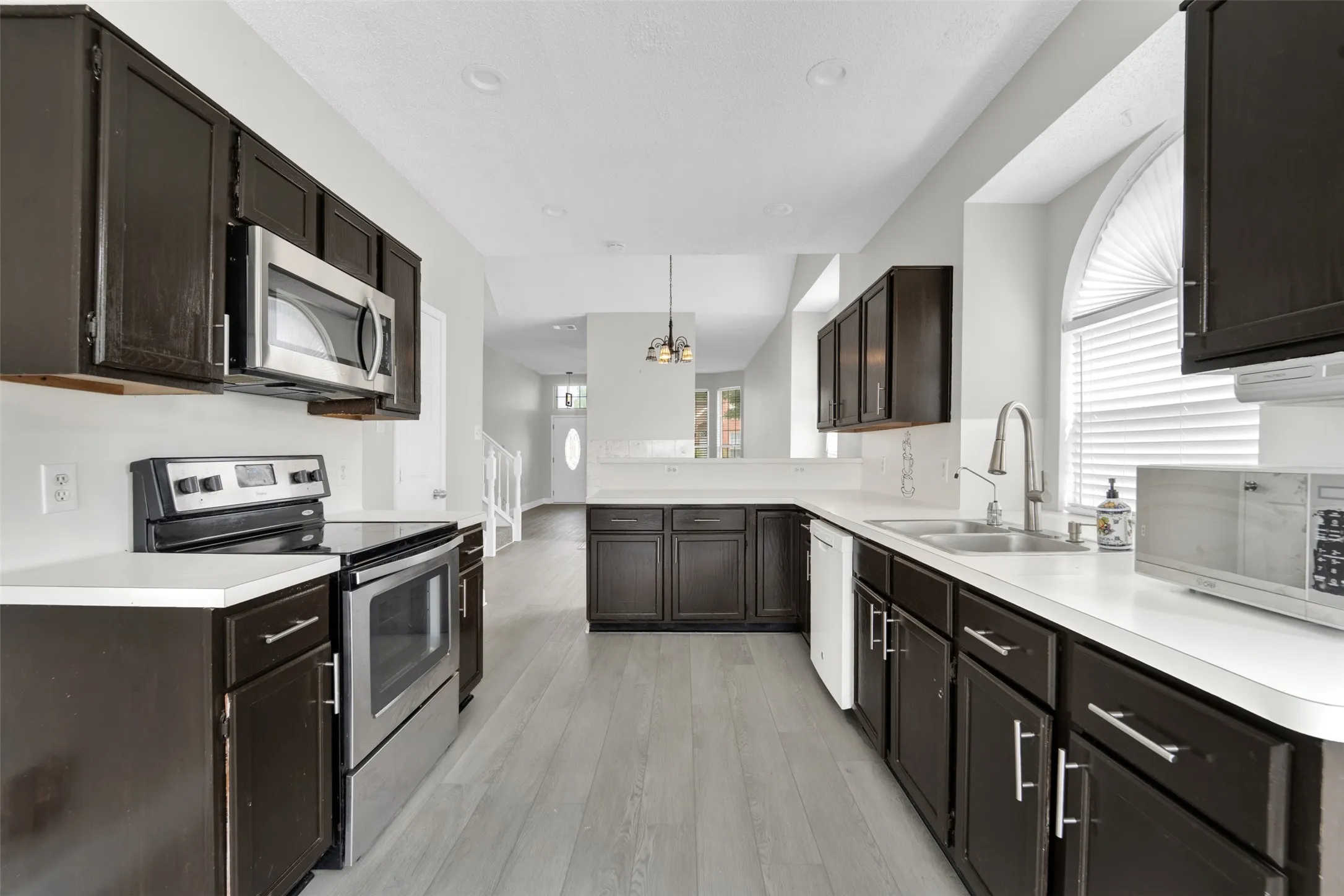 Single Family Residence For Rent in Dallas County , 1410 Post Oak Drive, Rowlett, Texas 75089, 3 Bedroom, 3 Bathroom, 2 Garage spaces, 1,681 Sqft, built in 1992, mls#21335828, Real Estate Agent in Rowlett, Homes For Rent in Dallas county, Homes For Rent in Rowlett, Realtor in Rowlett Texas, Real Estate Brokerage Independent Realty Texas, Luminita Cordes Realtor