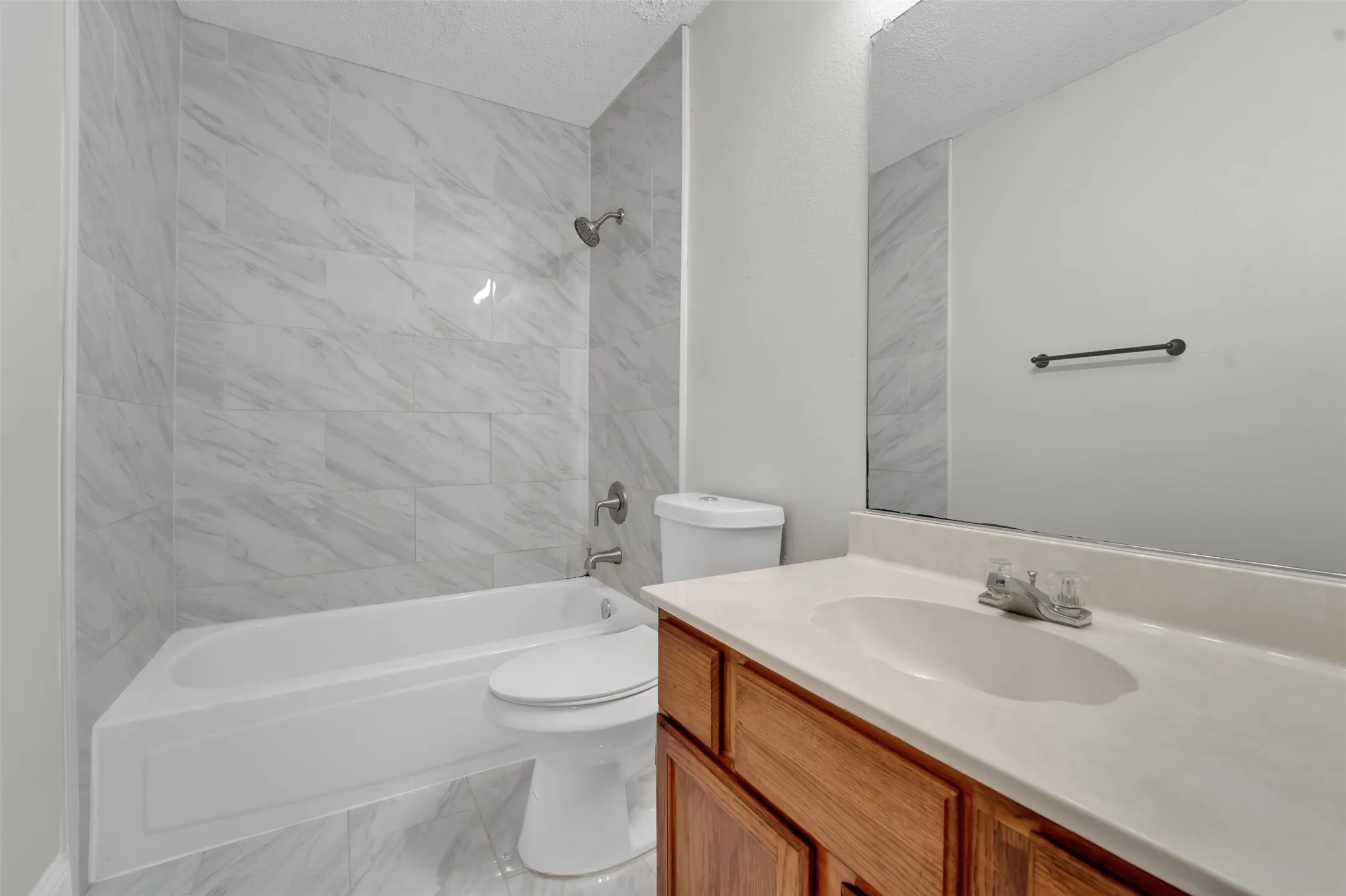 Single Family Residence For Rent in Dallas County , 1410 Post Oak Drive, Rowlett, Texas 75089, 3 Bedroom, 3 Bathroom, 2 Garage spaces, 1,681 Sqft, built in 1992, mls#21335828, Real Estate Agent in Rowlett, Homes For Rent in Dallas county, Homes For Rent in Rowlett, Realtor in Rowlett Texas, Real Estate Brokerage Independent Realty Texas, Luminita Cordes Realtor