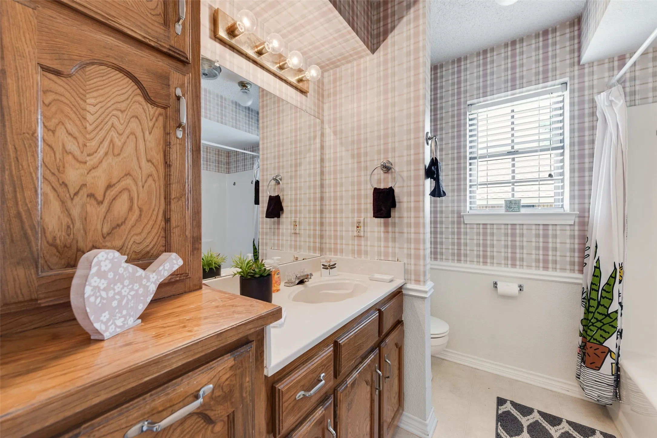 Single Family Residence For Sale in Ellis County , 607 S 2nd Street, Midlothian, Texas 76065, 3 Bedroom, 2 Bathroom, 2 Garage spaces, 1,621 Sqft, built in 1986, mls#21330298, Real Estate Agent in Midlothian, Homes For Sale in Ellis county, Homes For Sale in Midlothian, Realtor in Midlothian Texas, Real Estate Brokerage Independent Realty Texas, Luminita Cordes Realtor