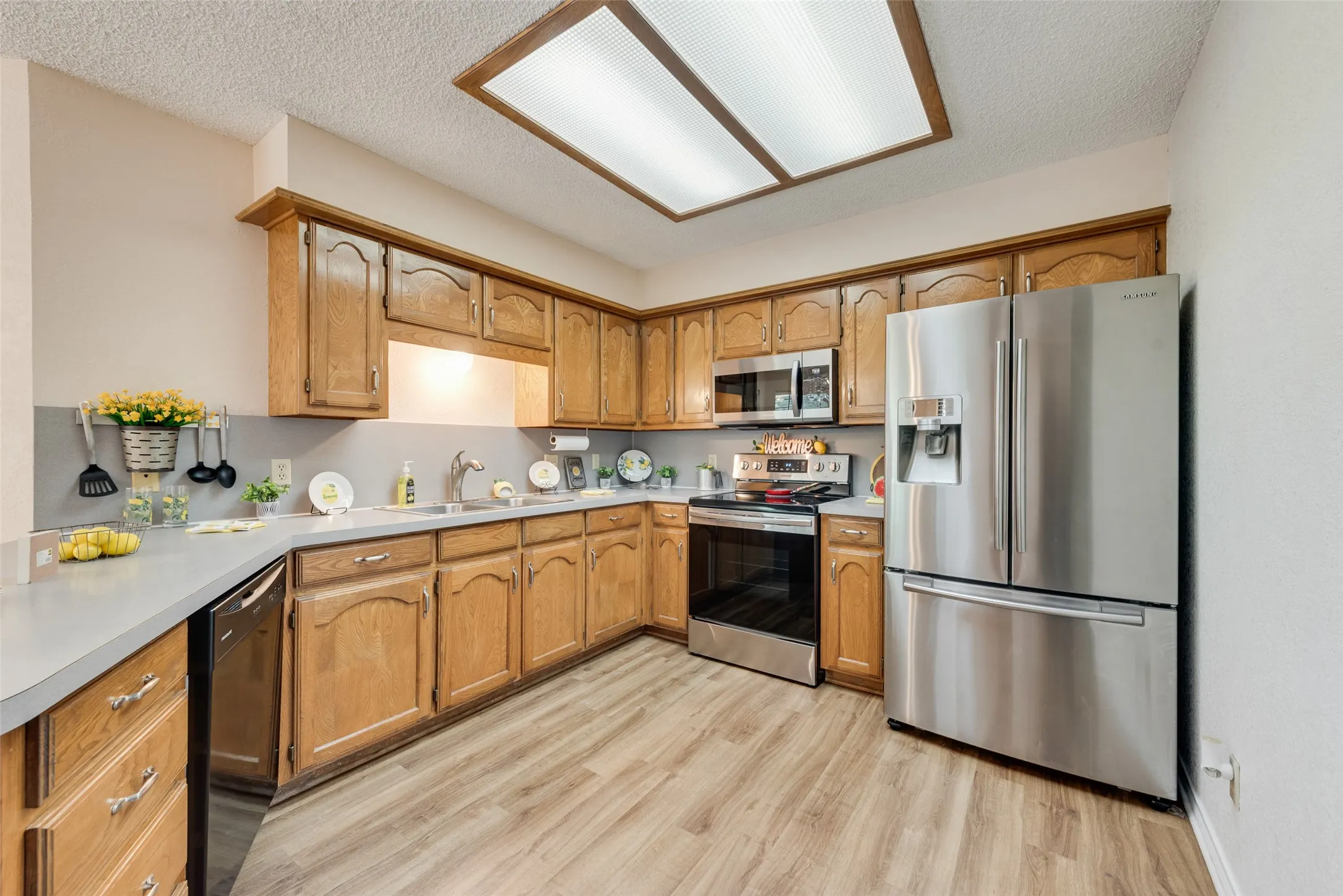 Single Family Residence For Sale in Ellis County , 607 S 2nd Street, Midlothian, Texas 76065, 3 Bedroom, 2 Bathroom, 2 Garage spaces, 1,621 Sqft, built in 1986, mls#21330298, Real Estate Agent in Midlothian, Homes For Sale in Ellis county, Homes For Sale in Midlothian, Realtor in Midlothian Texas, Real Estate Brokerage Independent Realty Texas, Luminita Cordes Realtor