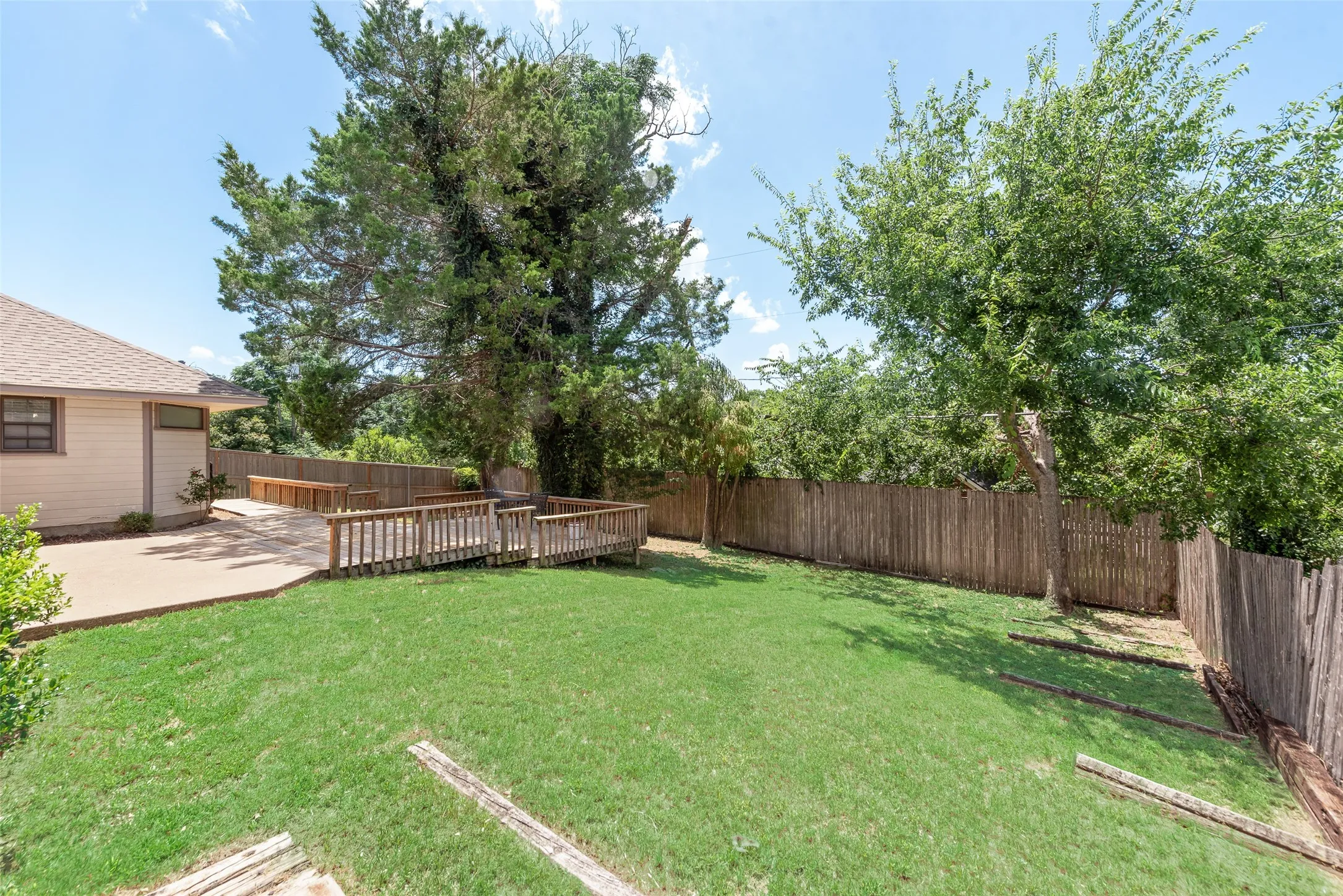 Single Family Residence For Sale in Ellis County , 607 S 2nd Street, Midlothian, Texas 76065, 3 Bedroom, 2 Bathroom, 2 Garage spaces, 1,621 Sqft, built in 1986, mls#21330298, Real Estate Agent in Midlothian, Homes For Sale in Ellis county, Homes For Sale in Midlothian, Realtor in Midlothian Texas, Real Estate Brokerage Independent Realty Texas, Luminita Cordes Realtor