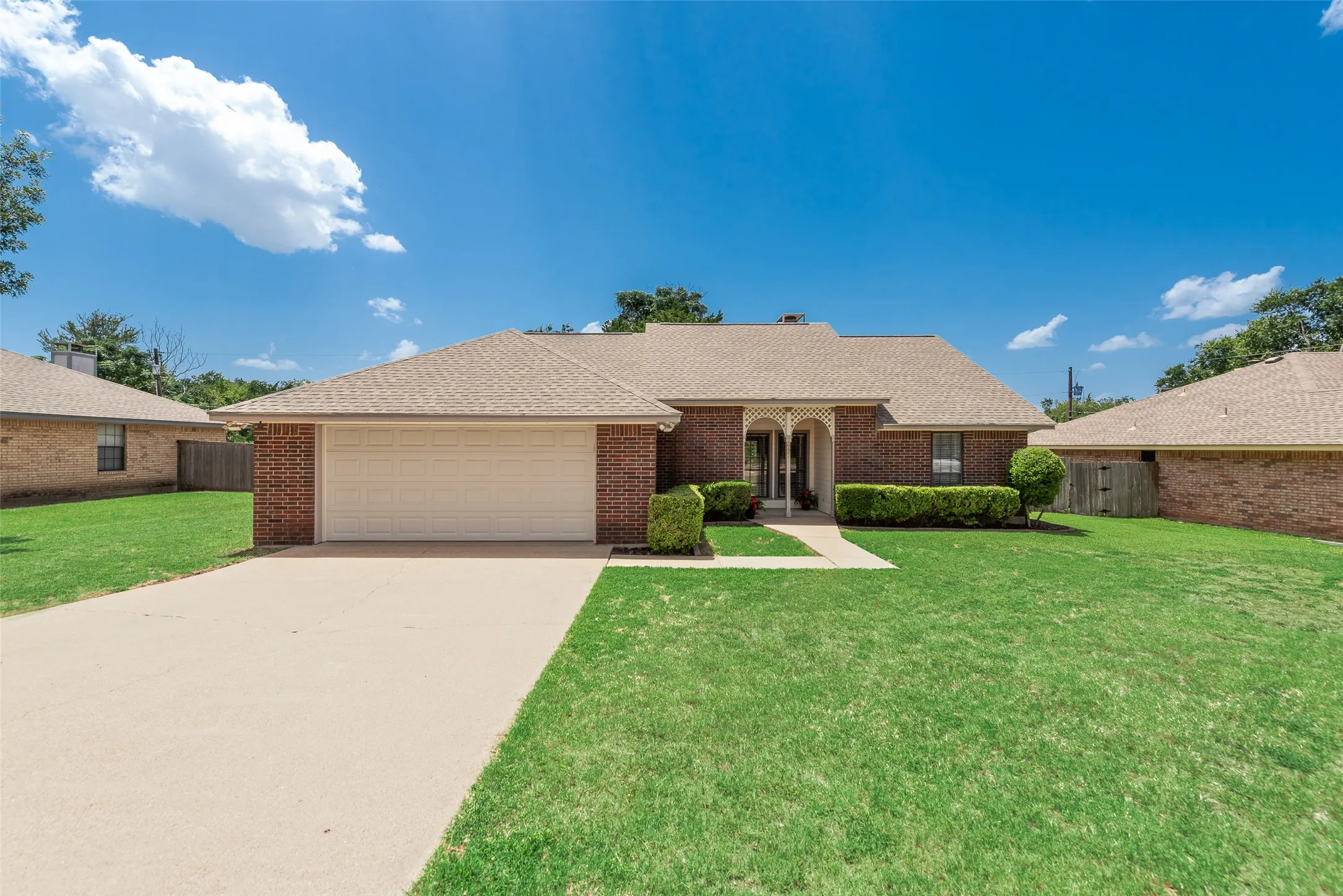 Single Family Residence For Sale in Ellis County , 607 S 2nd Street, Midlothian, Texas 76065, 3 Bedroom, 2 Bathroom, 2 Garage spaces, 1,621 Sqft, built in 1986, mls#21330298, Real Estate Agent in Midlothian, Homes For Sale in Ellis county, Homes For Sale in Midlothian, Realtor in Midlothian Texas, Real Estate Brokerage Independent Realty Texas, Luminita Cordes Realtor