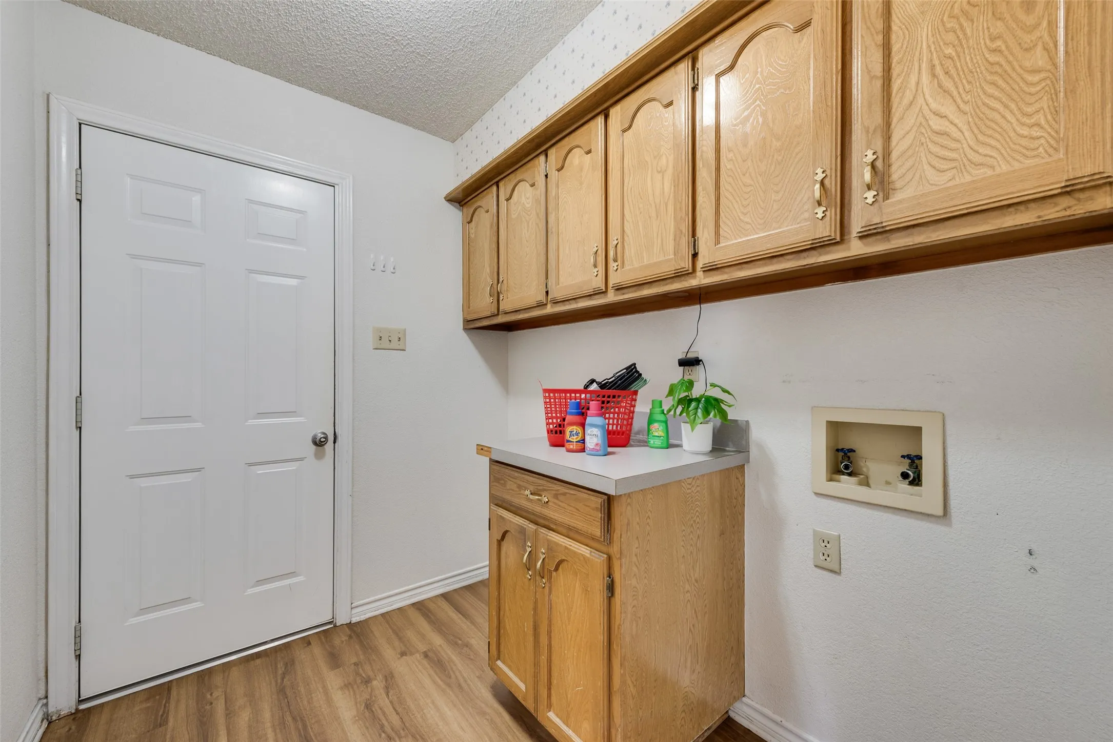 Single Family Residence For Sale in Ellis County , 607 S 2nd Street, Midlothian, Texas 76065, 3 Bedroom, 2 Bathroom, 2 Garage spaces, 1,621 Sqft, built in 1986, mls#21330298, Real Estate Agent in Midlothian, Homes For Sale in Ellis county, Homes For Sale in Midlothian, Realtor in Midlothian Texas, Real Estate Brokerage Independent Realty Texas, Luminita Cordes Realtor