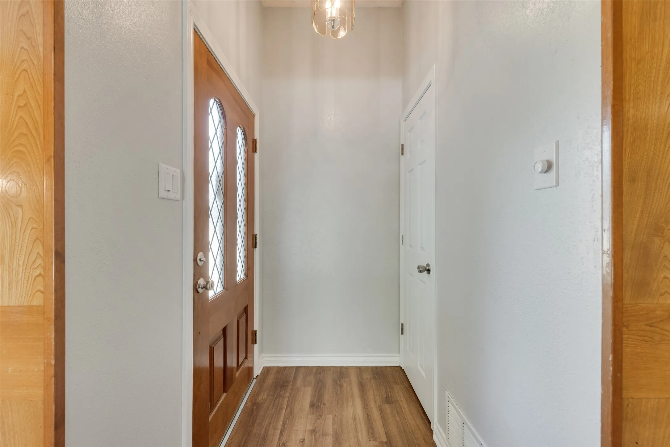 Single Family Residence For Sale in Ellis County , 607 S 2nd Street, Midlothian, Texas 76065, 3 Bedroom, 2 Bathroom, 2 Garage spaces, 1,621 Sqft, built in 1986, mls#21330298, Real Estate Agent in Midlothian, Homes For Sale in Ellis county, Homes For Sale in Midlothian, Realtor in Midlothian Texas, Real Estate Brokerage Independent Realty Texas, Luminita Cordes Realtor