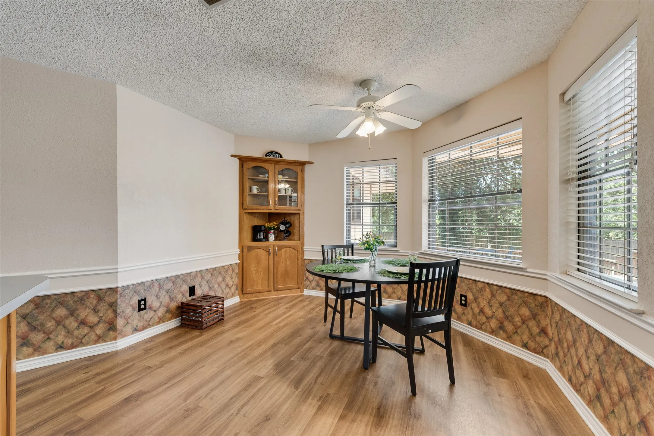 Single Family Residence For Sale in Ellis County , 607 S 2nd Street, Midlothian, Texas 76065, 3 Bedroom, 2 Bathroom, 2 Garage spaces, 1,621 Sqft, built in 1986, mls#21330298, Real Estate Agent in Midlothian, Homes For Sale in Ellis county, Homes For Sale in Midlothian, Realtor in Midlothian Texas, Real Estate Brokerage Independent Realty Texas, Luminita Cordes Realtor