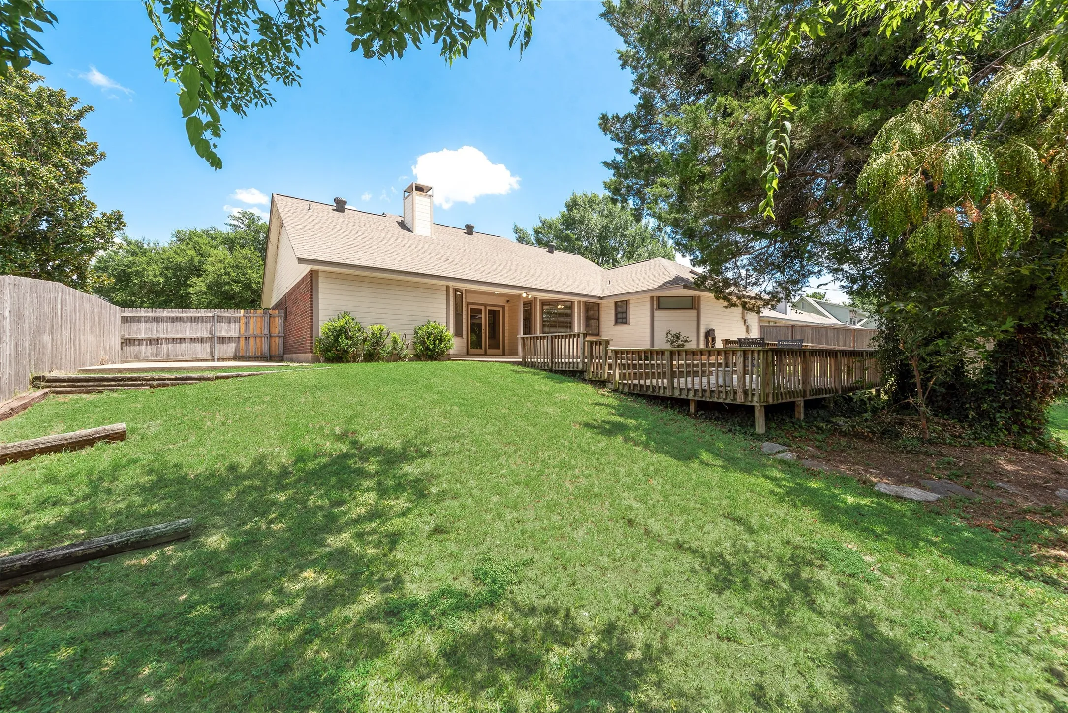 Single Family Residence For Sale in Ellis County , 607 S 2nd Street, Midlothian, Texas 76065, 3 Bedroom, 2 Bathroom, 2 Garage spaces, 1,621 Sqft, built in 1986, mls#21330298, Real Estate Agent in Midlothian, Homes For Sale in Ellis county, Homes For Sale in Midlothian, Realtor in Midlothian Texas, Real Estate Brokerage Independent Realty Texas, Luminita Cordes Realtor