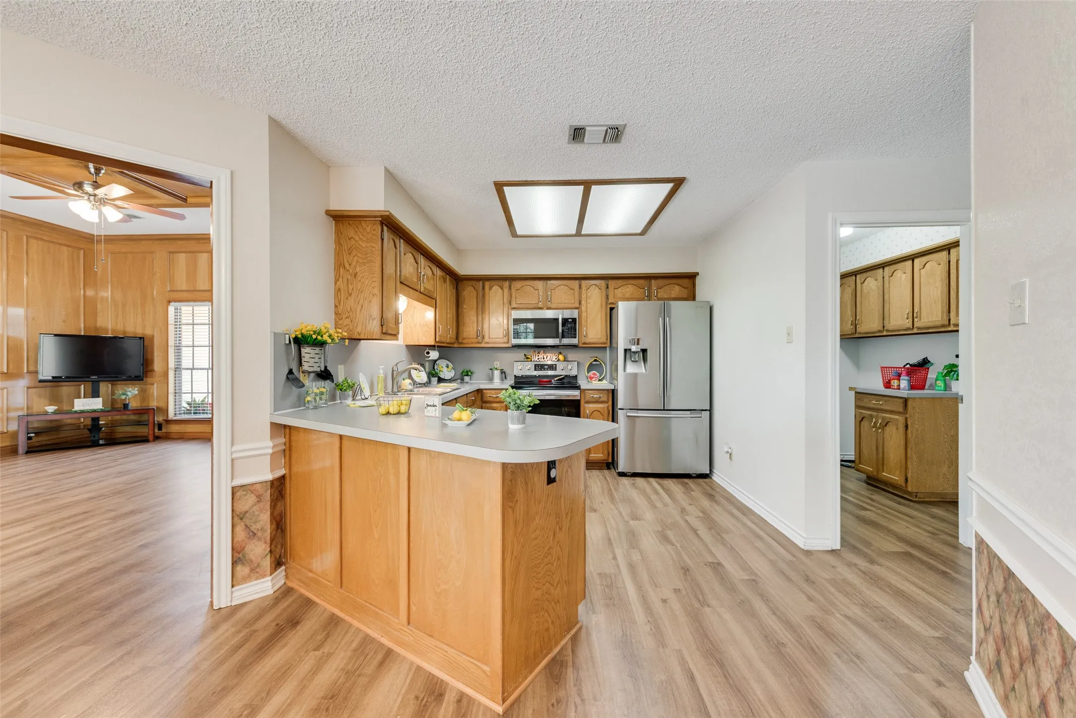 Single Family Residence For Sale in Ellis County , 607 S 2nd Street, Midlothian, Texas 76065, 3 Bedroom, 2 Bathroom, 2 Garage spaces, 1,621 Sqft, built in 1986, mls#21330298, Real Estate Agent in Midlothian, Homes For Sale in Ellis county, Homes For Sale in Midlothian, Realtor in Midlothian Texas, Real Estate Brokerage Independent Realty Texas, Luminita Cordes Realtor