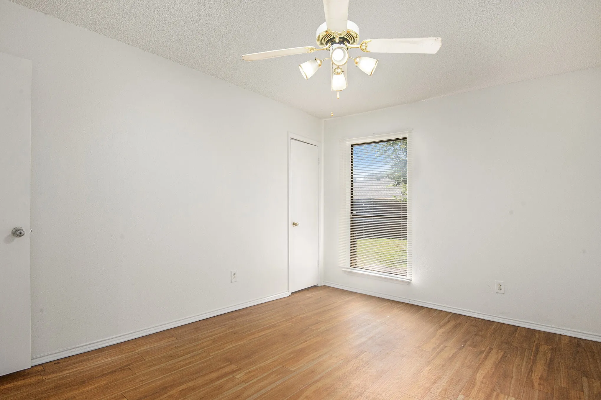 Duplex For Rent in Tarrant County , 6819 W Cleburne Road, Fort Worth, Texas 76133, 2 Bedroom, 1 Bathroom, 1 Garage spaces, 2,076 Sqft, built in 1978, mls#21335850, Real Estate Agent in Fort Worth, Homes For Rent in Tarrant county, Homes For Rent in Fort Worth, Realtor in Fort Worth Texas, Real Estate Brokerage Independent Realty Texas, Luminita Cordes Realtor
