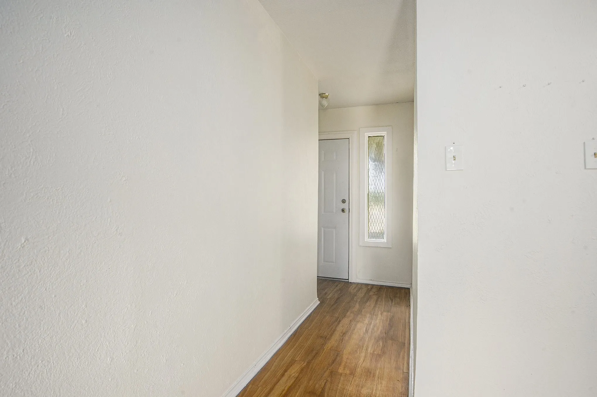 Duplex For Rent in Tarrant County , 6819 W Cleburne Road, Fort Worth, Texas 76133, 2 Bedroom, 1 Bathroom, 1 Garage spaces, 2,076 Sqft, built in 1978, mls#21335850, Real Estate Agent in Fort Worth, Homes For Rent in Tarrant county, Homes For Rent in Fort Worth, Realtor in Fort Worth Texas, Real Estate Brokerage Independent Realty Texas, Luminita Cordes Realtor